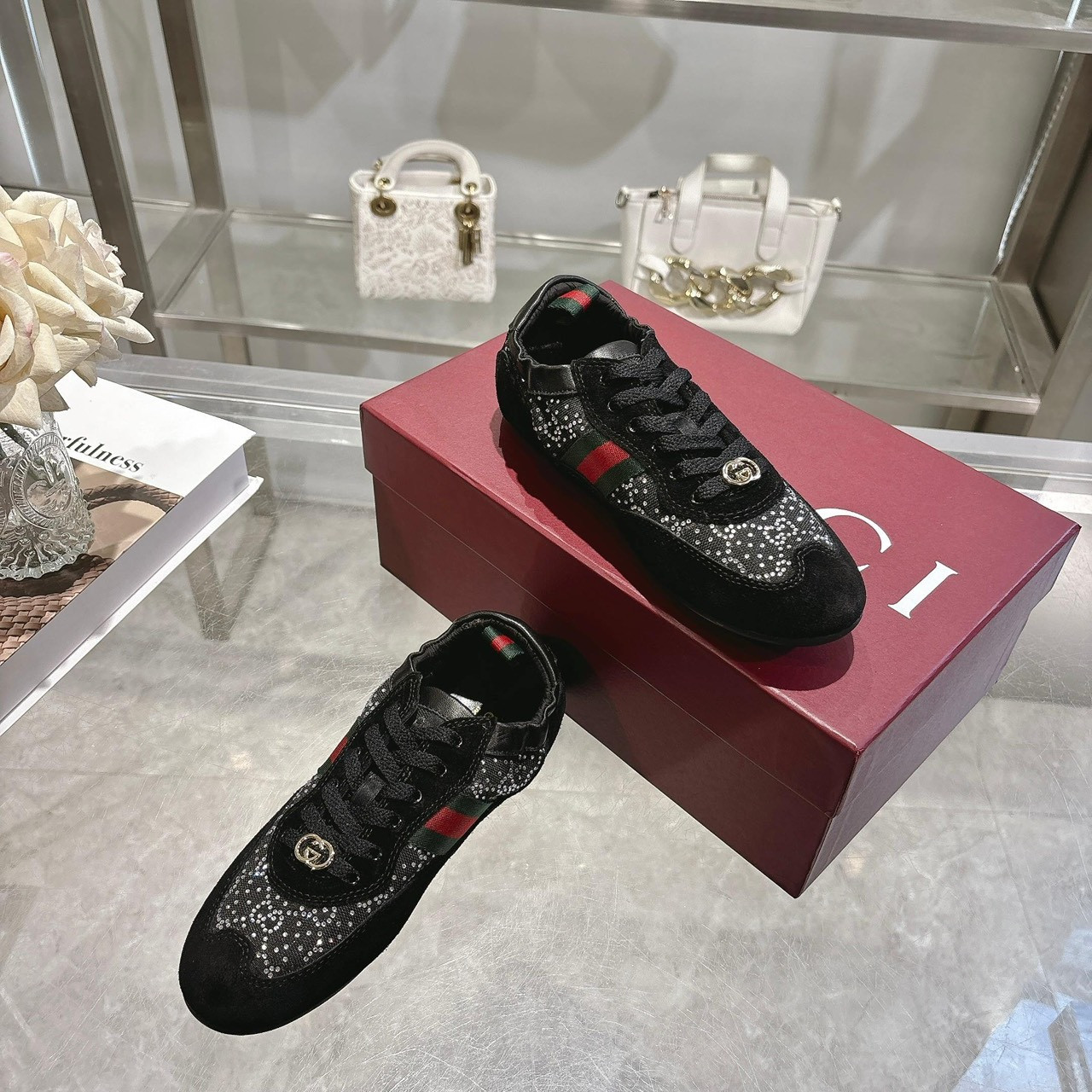 <p>GUCCI 水晶钻鞋(黑)</p>