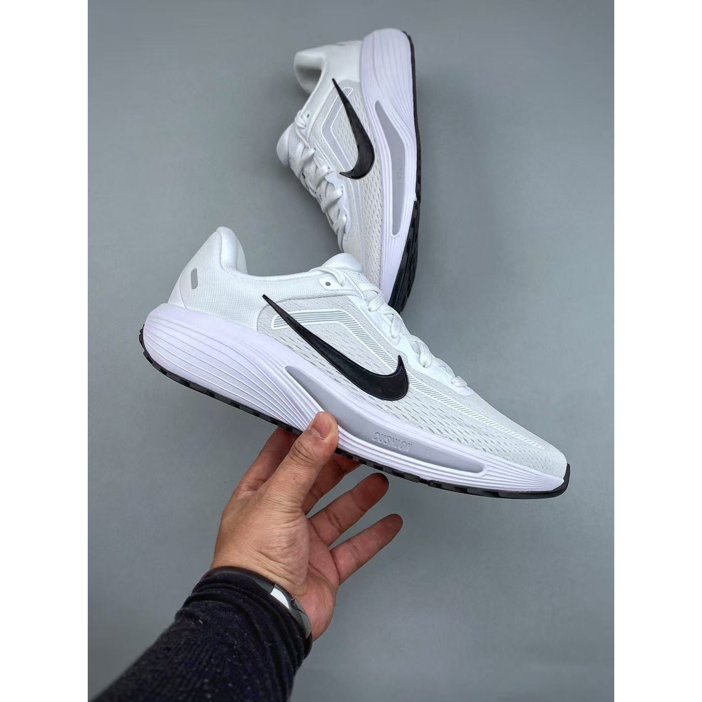 <p>Nike Quest 7 休闲慢跑鞋(白)</p>