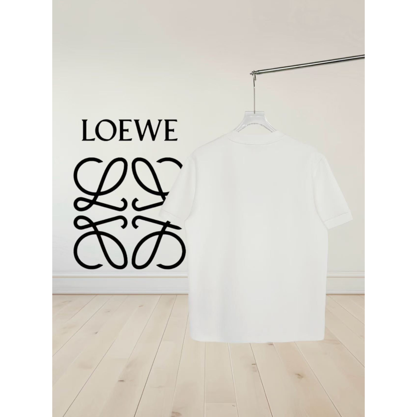 <p>LOEWE&nbsp;刺绣短袖T恤(白)</p>