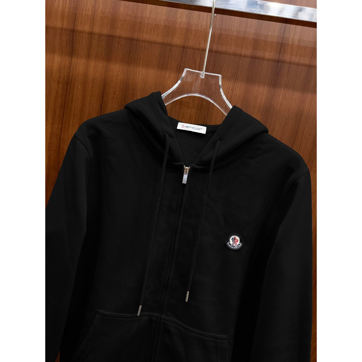 <p>Moncler 连帽套装(黑)</p>