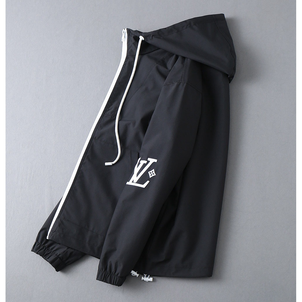 <p>LV 新款男士夹克外套<br />
&nbsp;</p>