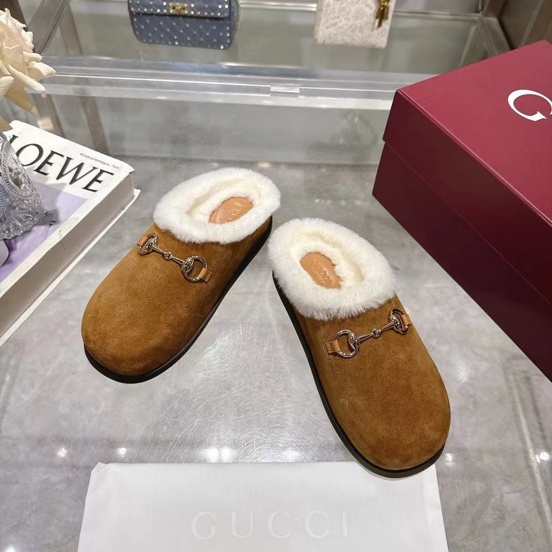 <p>GUCCI 穆勒羊毛拖鞋</p>