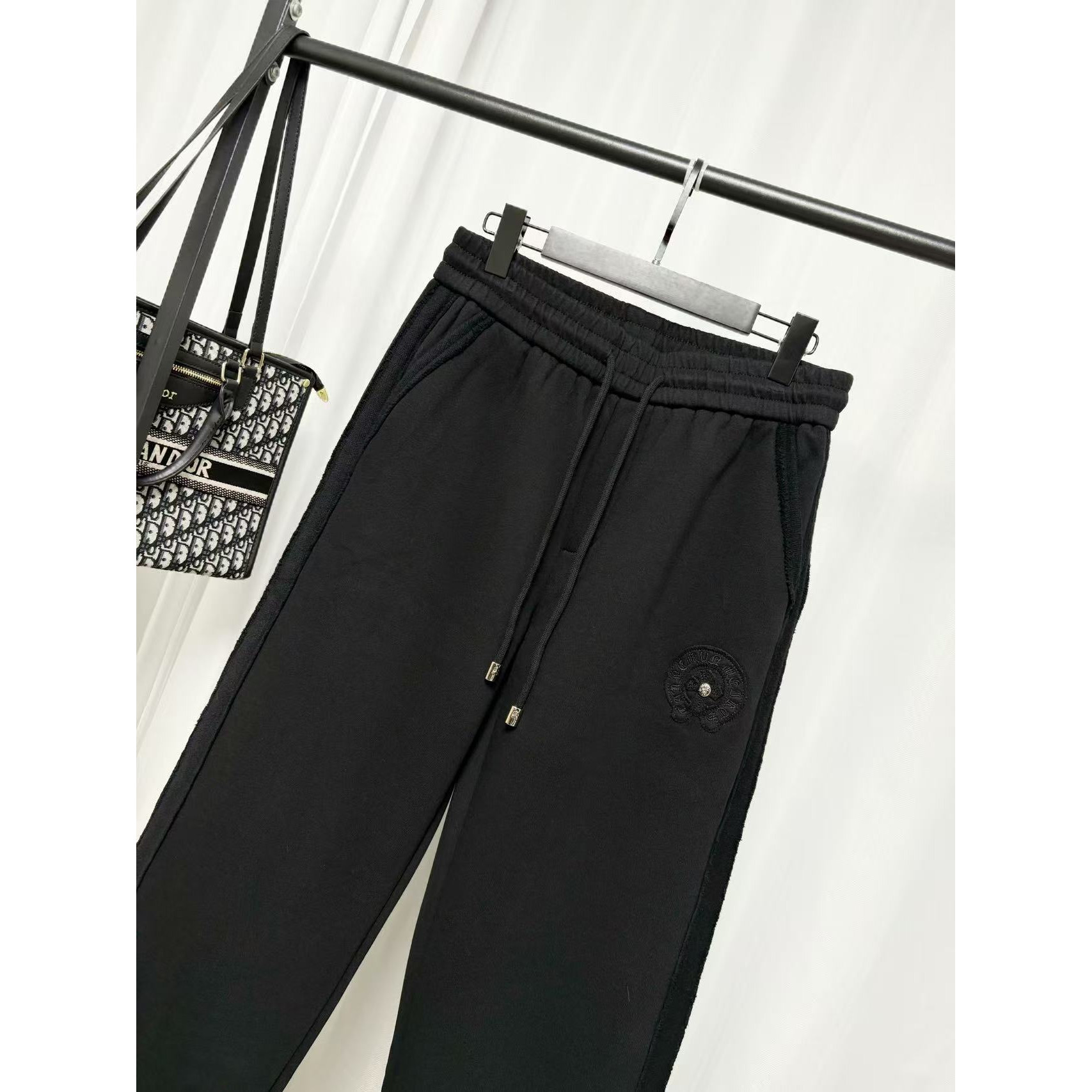 <p>Chrome Hearts 休闲长裤(黑)</p>