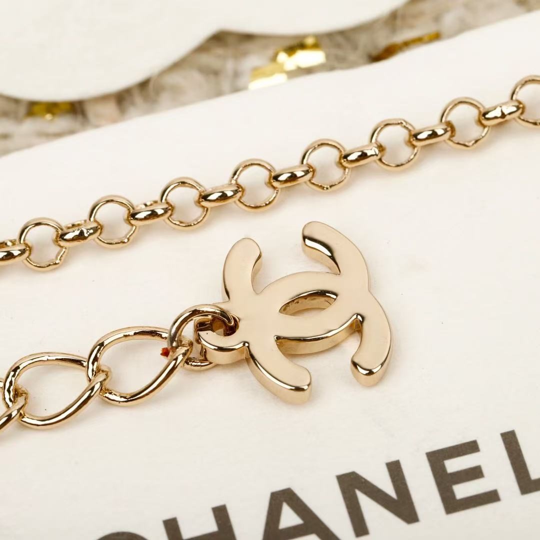 <p>CHANEL&nbsp;多彩蘑菇项链</p>