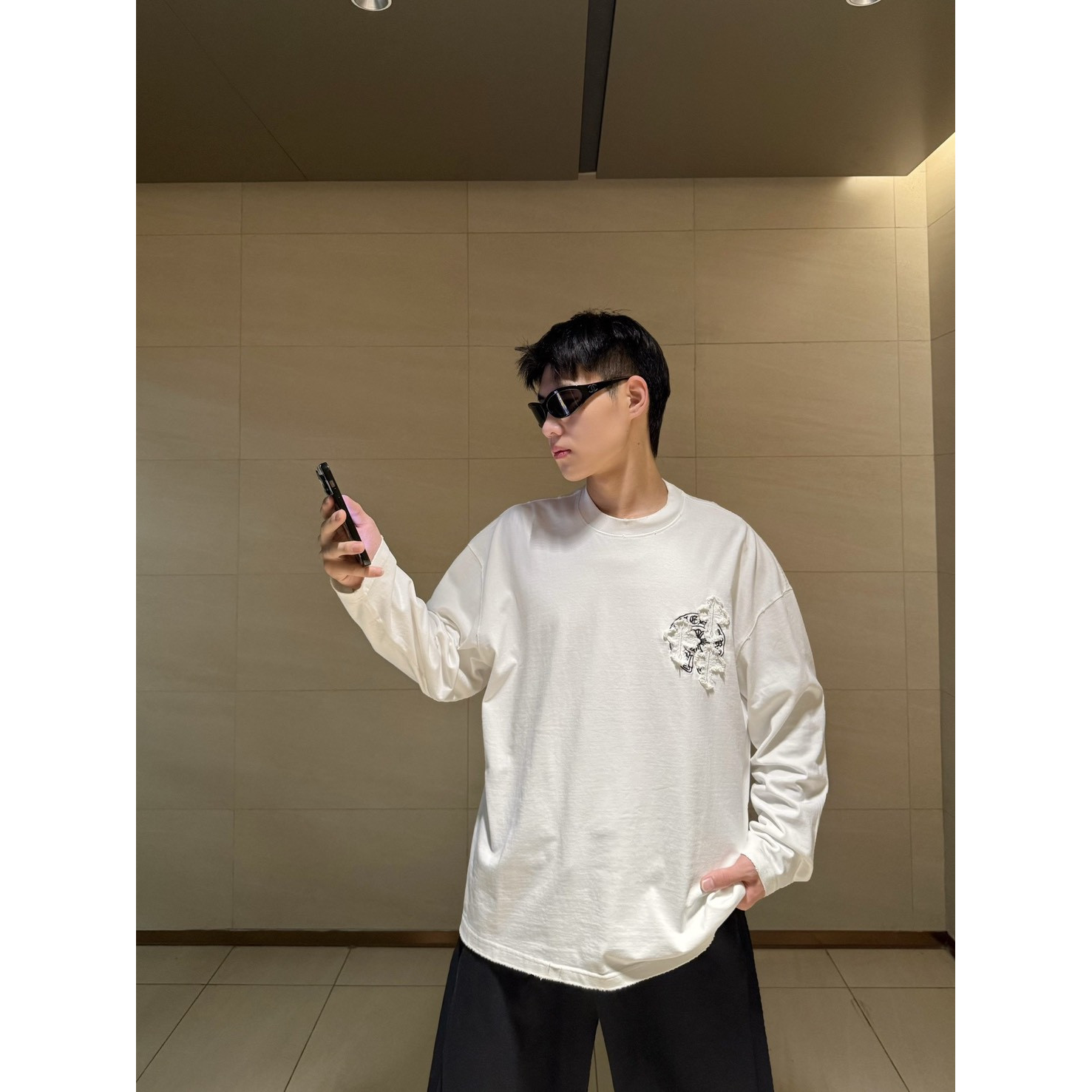 <p>CHROME HEARTS&nbsp;长袖T恤(白B21)</p>