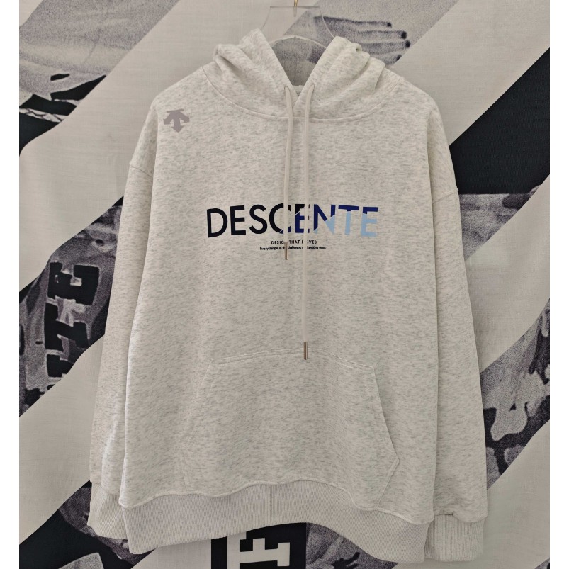<p>DESCENTE 連帽長袖T恤(灰)</p>