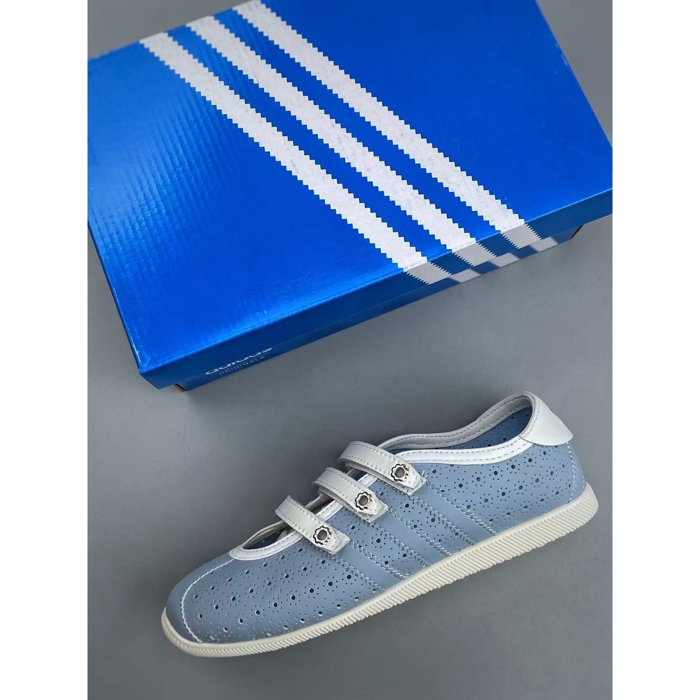 <p>Adidas 玛丽珍鞋(藍)</p>