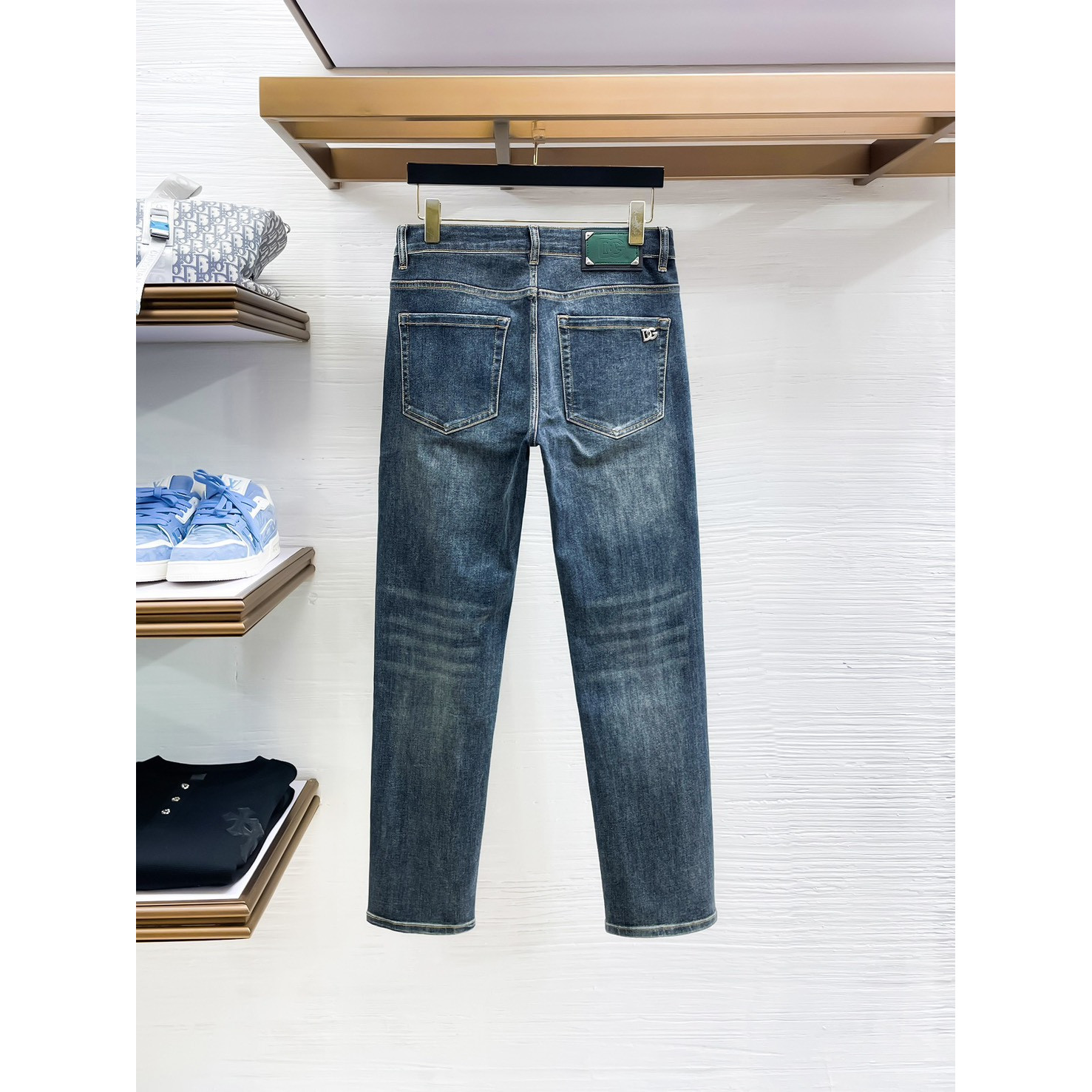 <p>D&amp;G&nbsp;高品质牛仔裤(藍)</p>