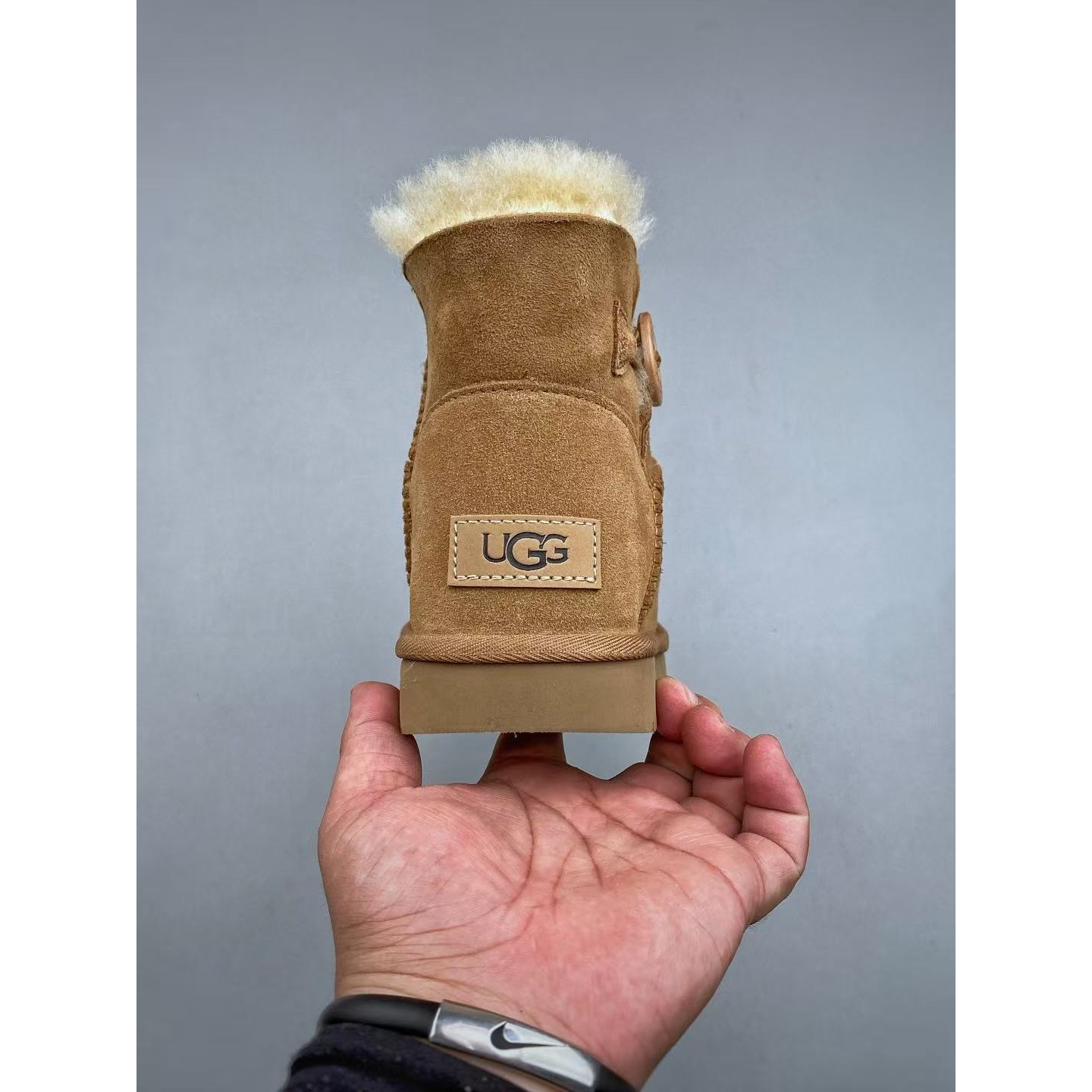 <p>UGG MINI BAILEY BUTTON II 雪地靴女靴&nbsp;&nbsp;</p>