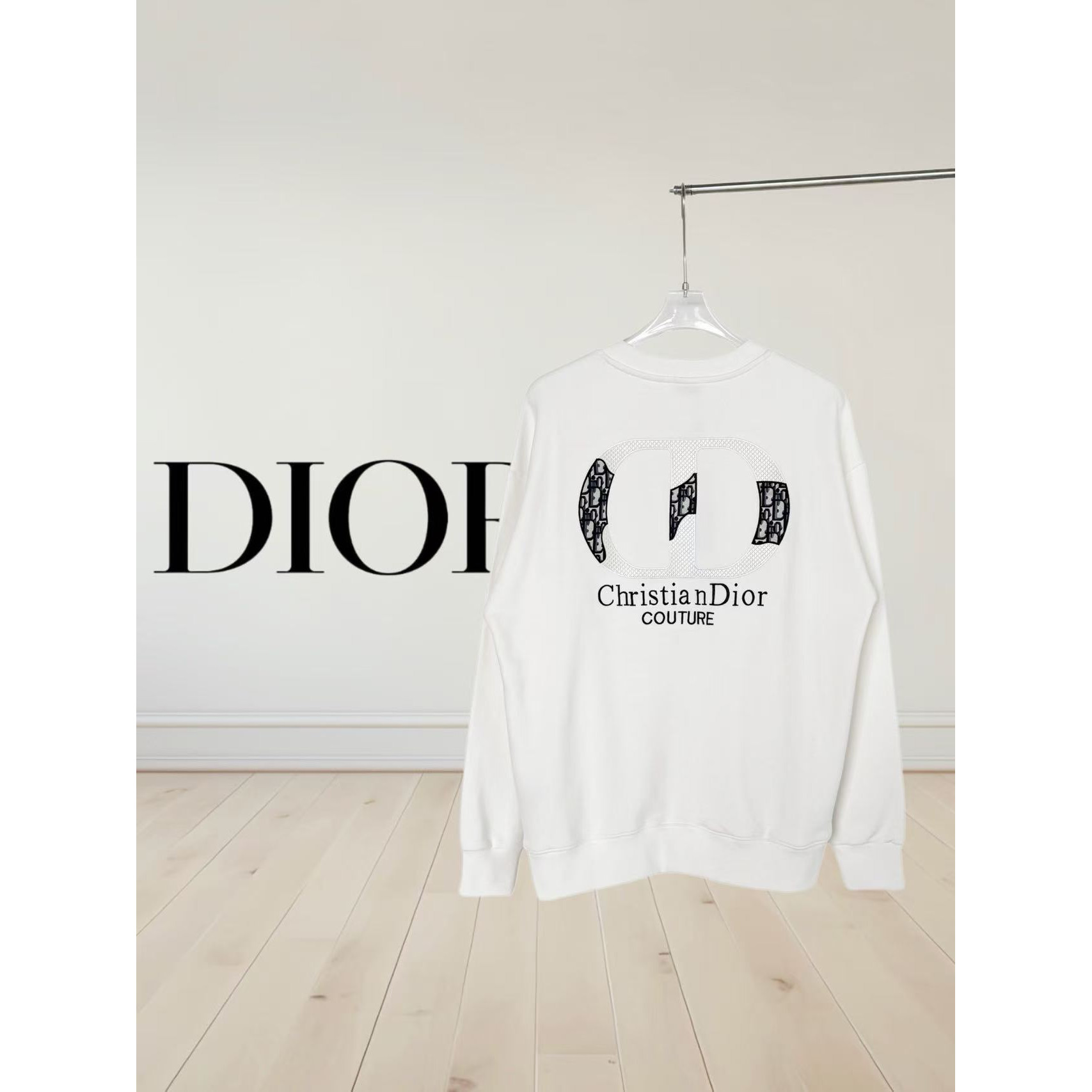 <p>DIOR&nbsp;刺绣圆领卫衣(白)</p>