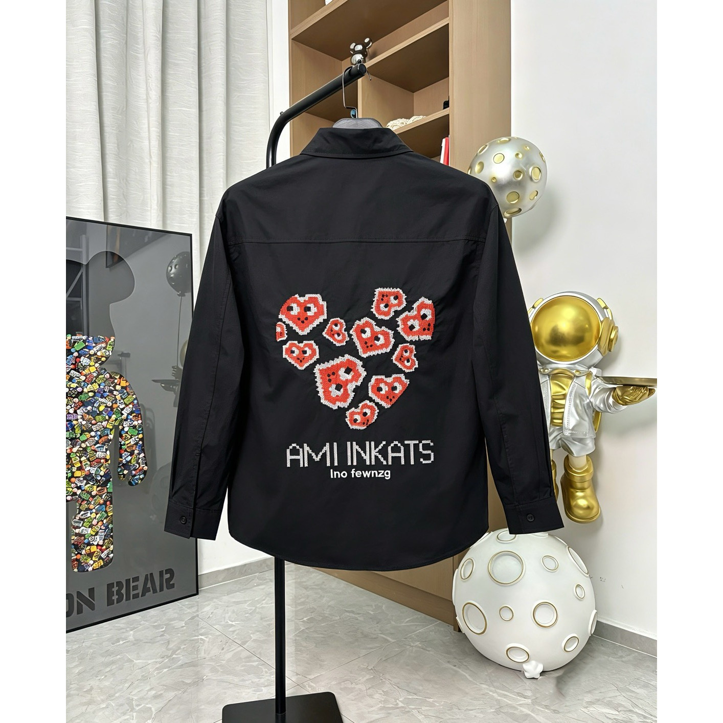 <p>AMIRI Paris 老钱风爱心刺绣亚麻锦棉百搭衬衫(DC401#)</p>