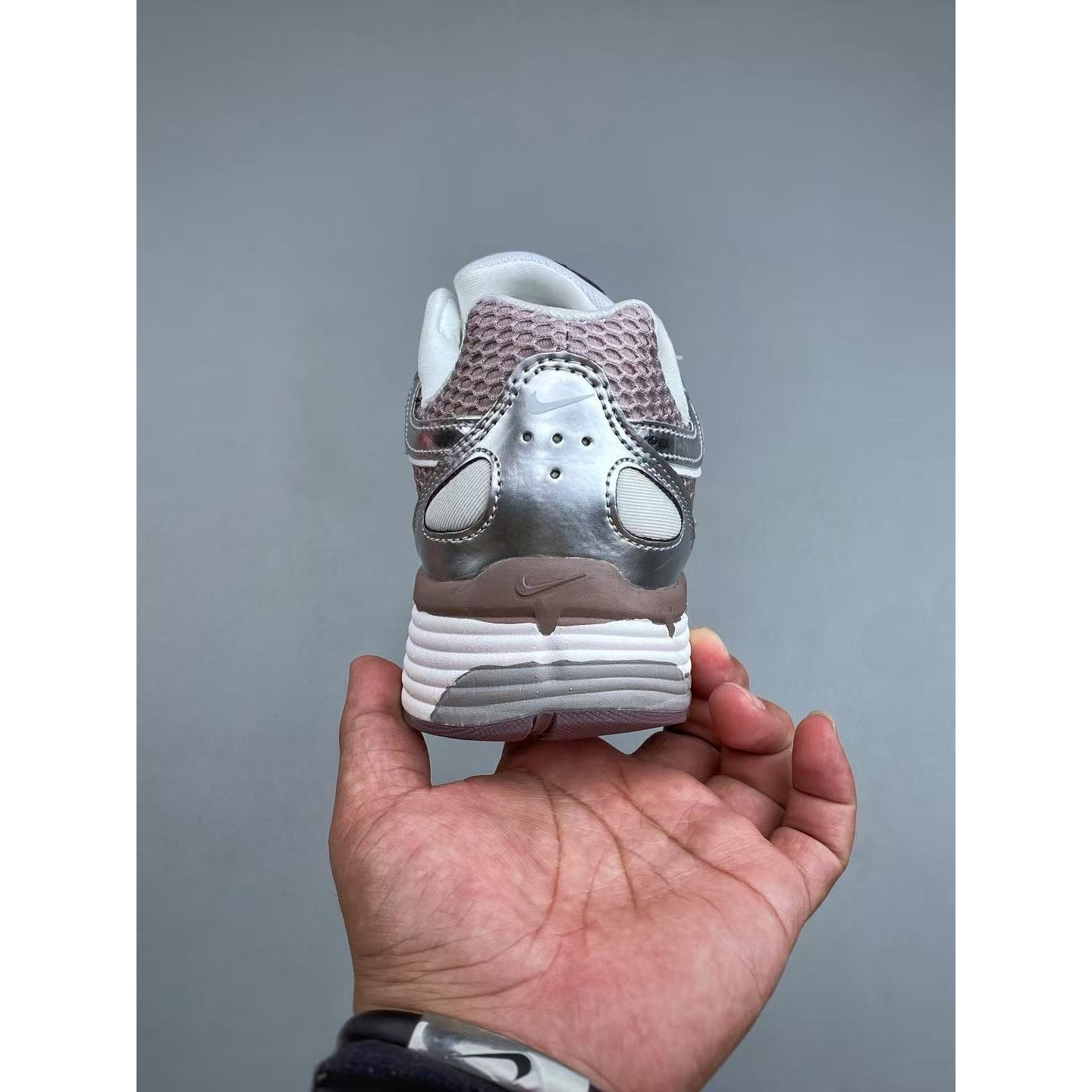 <p>Nike P-6000 &nbsp;复古休闲运动老爹鞋 (豆沙紅)</p>