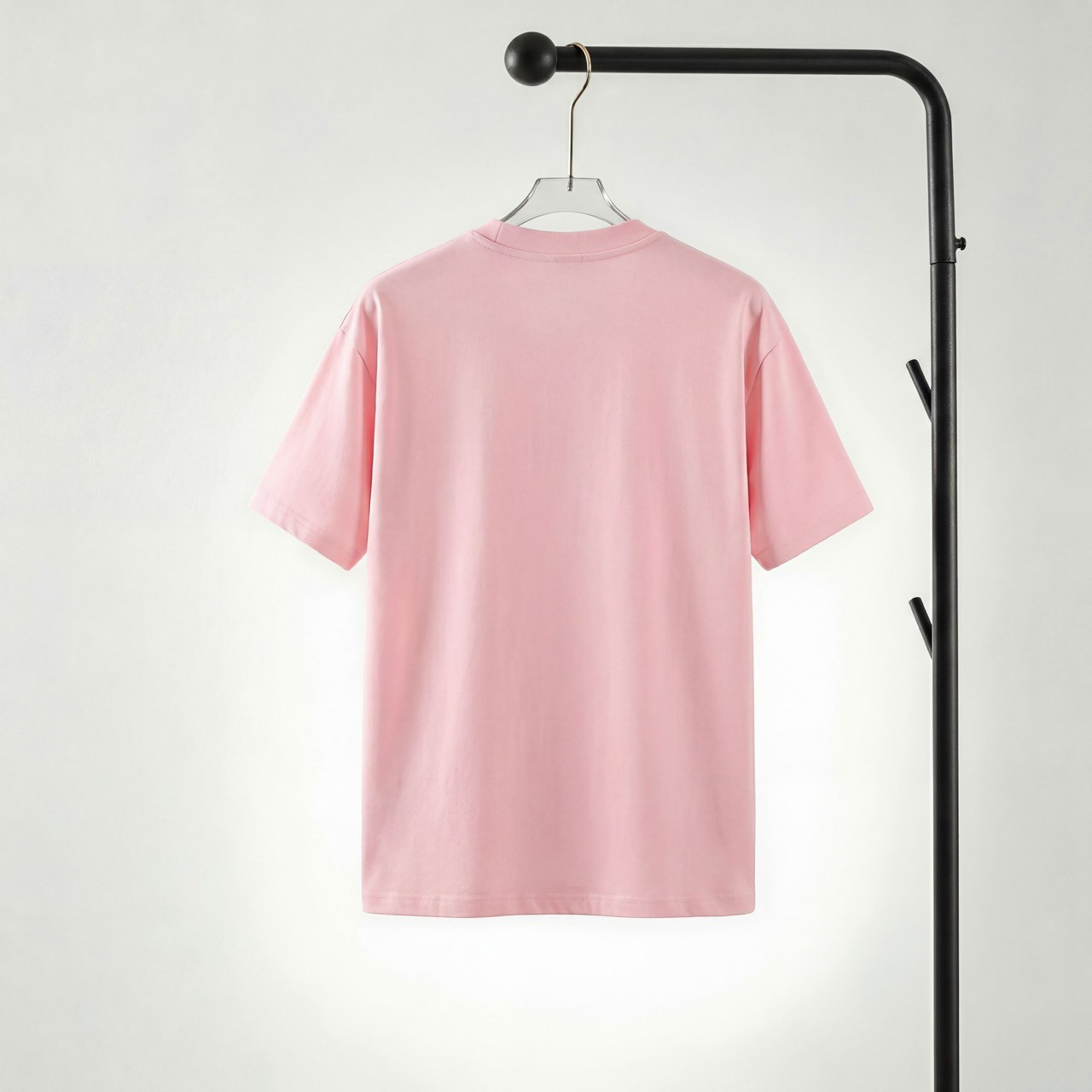 <p>LOEWE &nbsp;logo绣花短袖T恤(粉)</p>