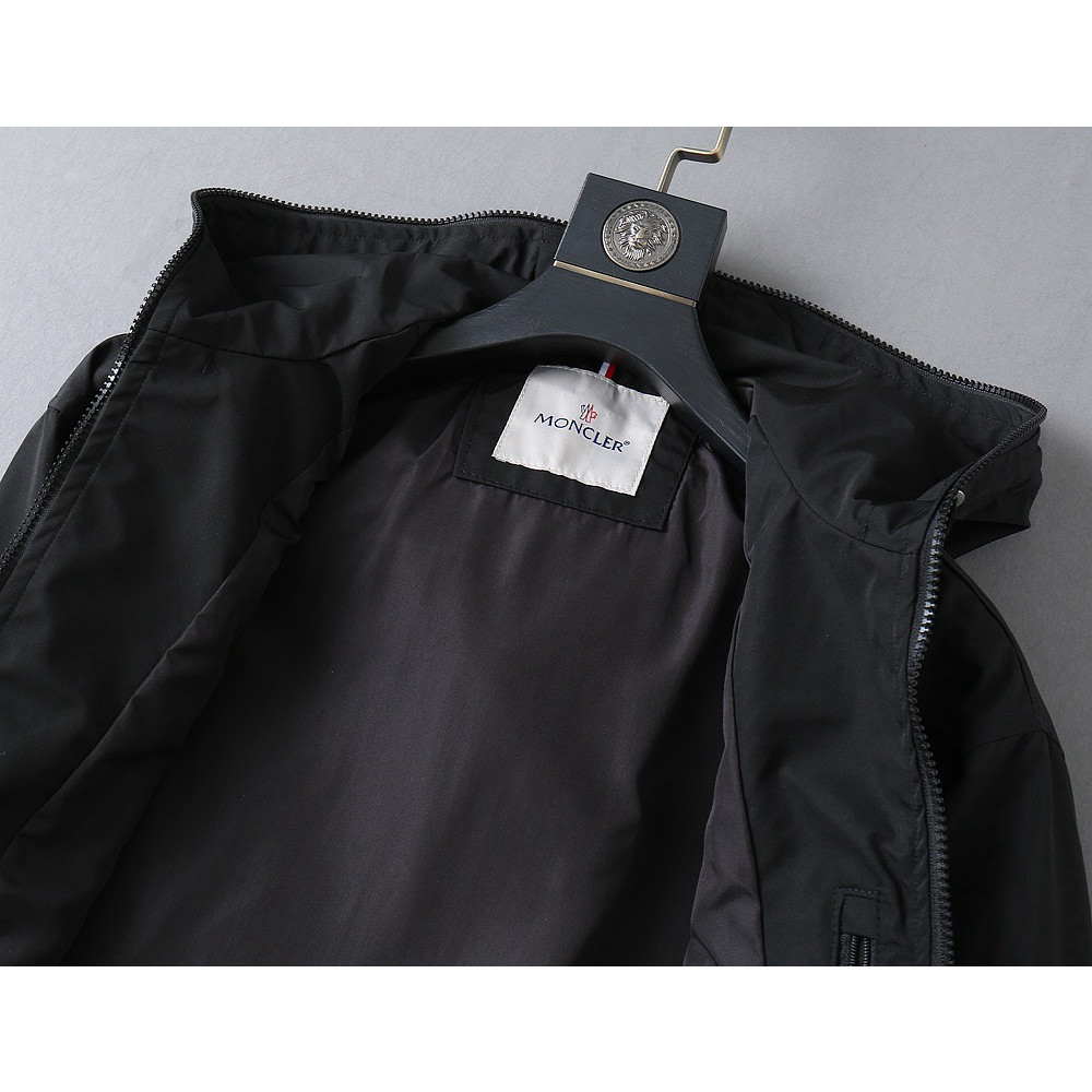 <p>MONCLER 新款男士夹克外套</p>