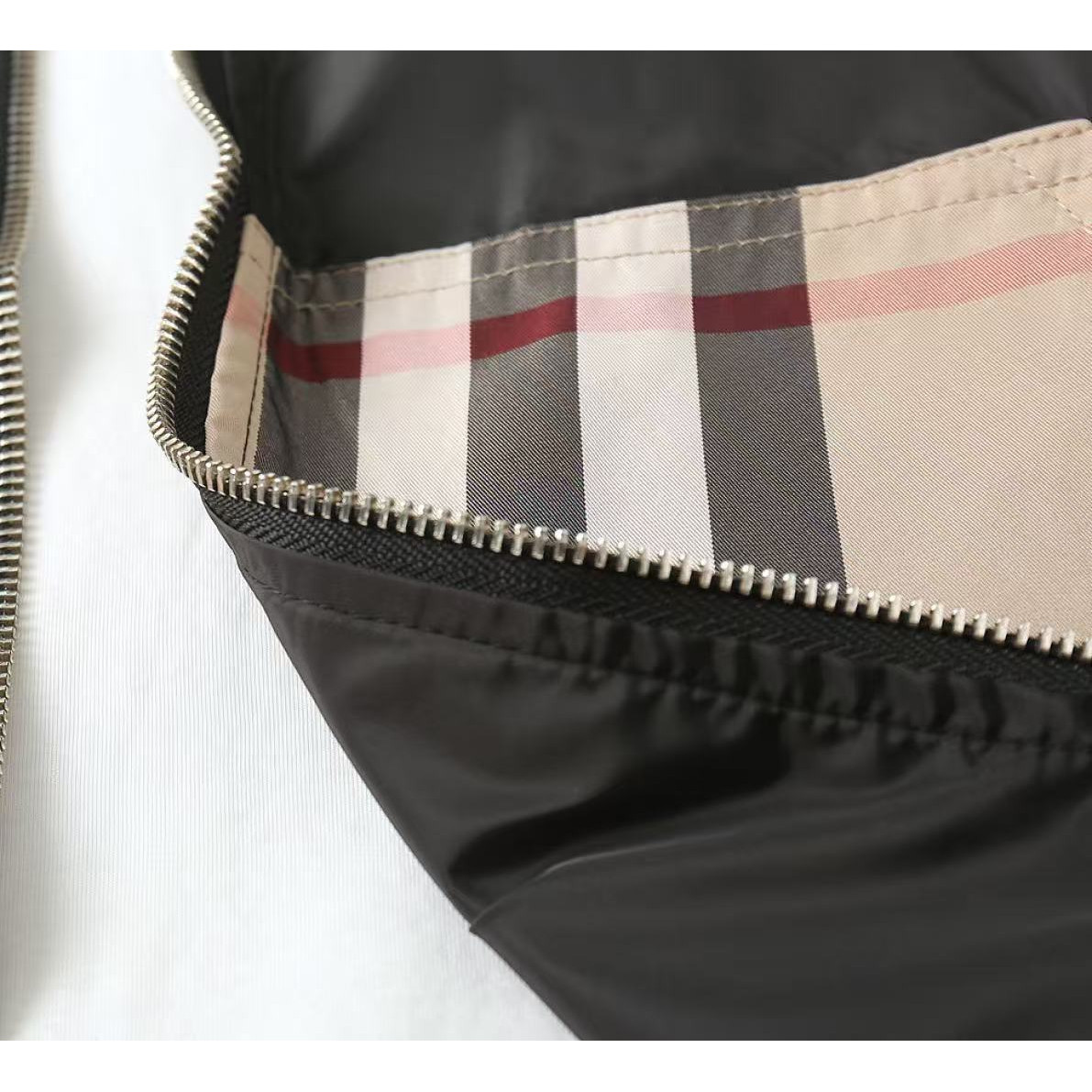<p>BURBERRY 男士夹克外套(卡其)</p>