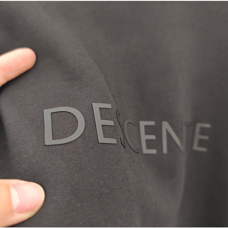 <p>DESCENTE 經典款棉 T (多色可選)</p>