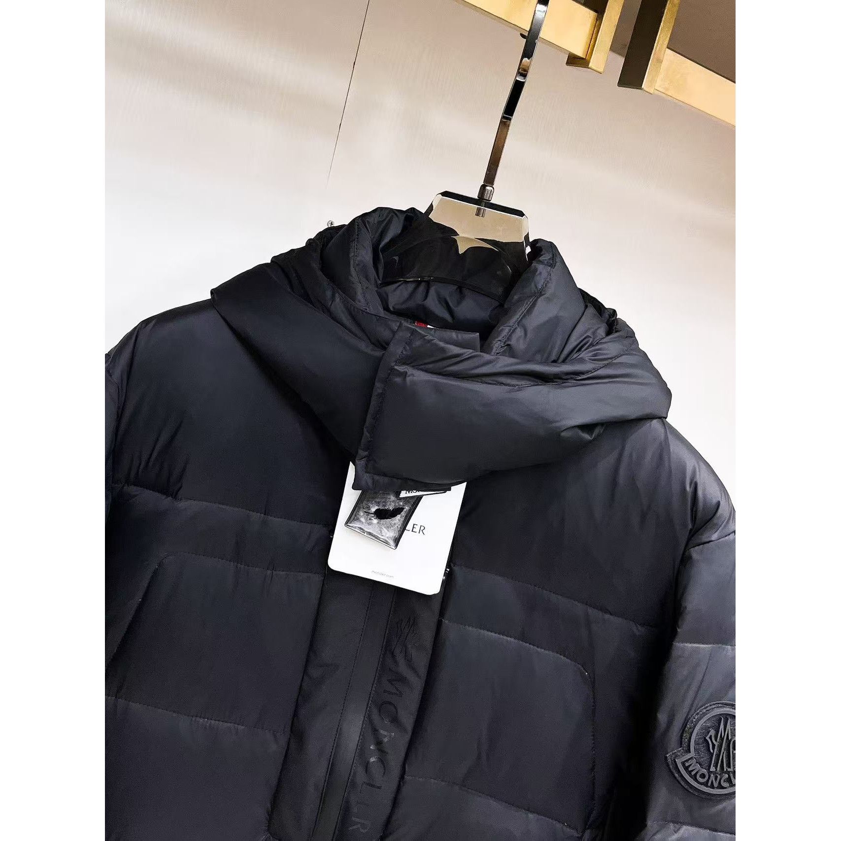 <p>MONCLER&nbsp;秋冬新款羽绒服(黑)&nbsp;</p>