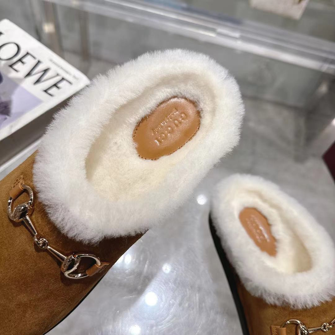 <p>GUCCI 穆勒羊毛拖鞋</p>