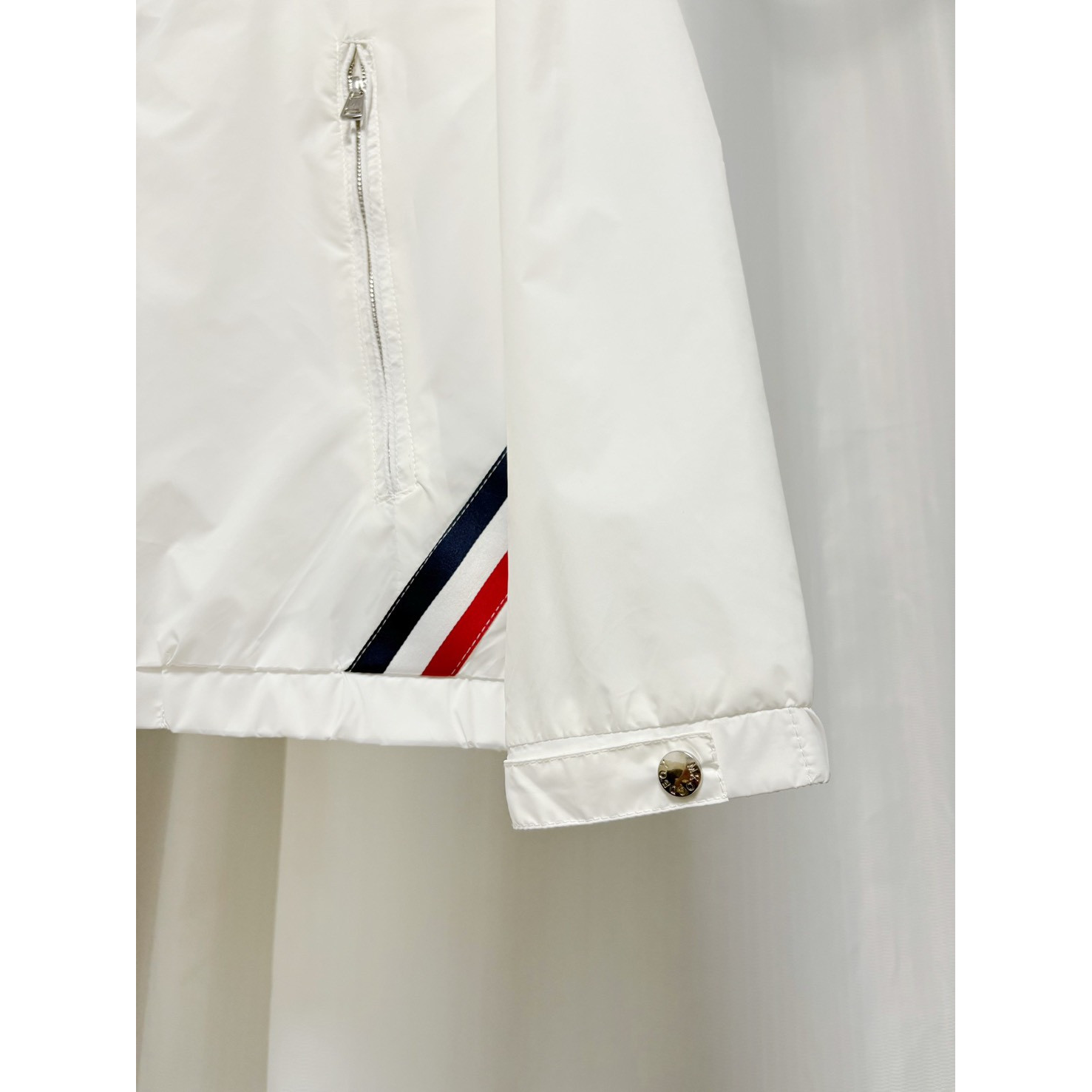 <p>Moncler 夹克外套</p>

<p>&nbsp;</p>