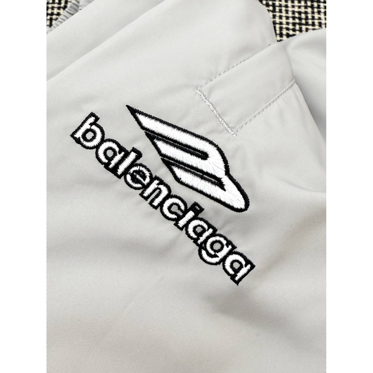 <p>Balenciaga FOOTBALL系列3B徽标刺绣运动长裤(灰)</p>