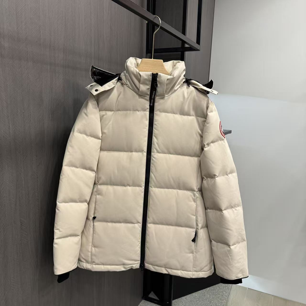 <p>Canada Goose Chelse*派克大衣羽绒服(卡其)</p>