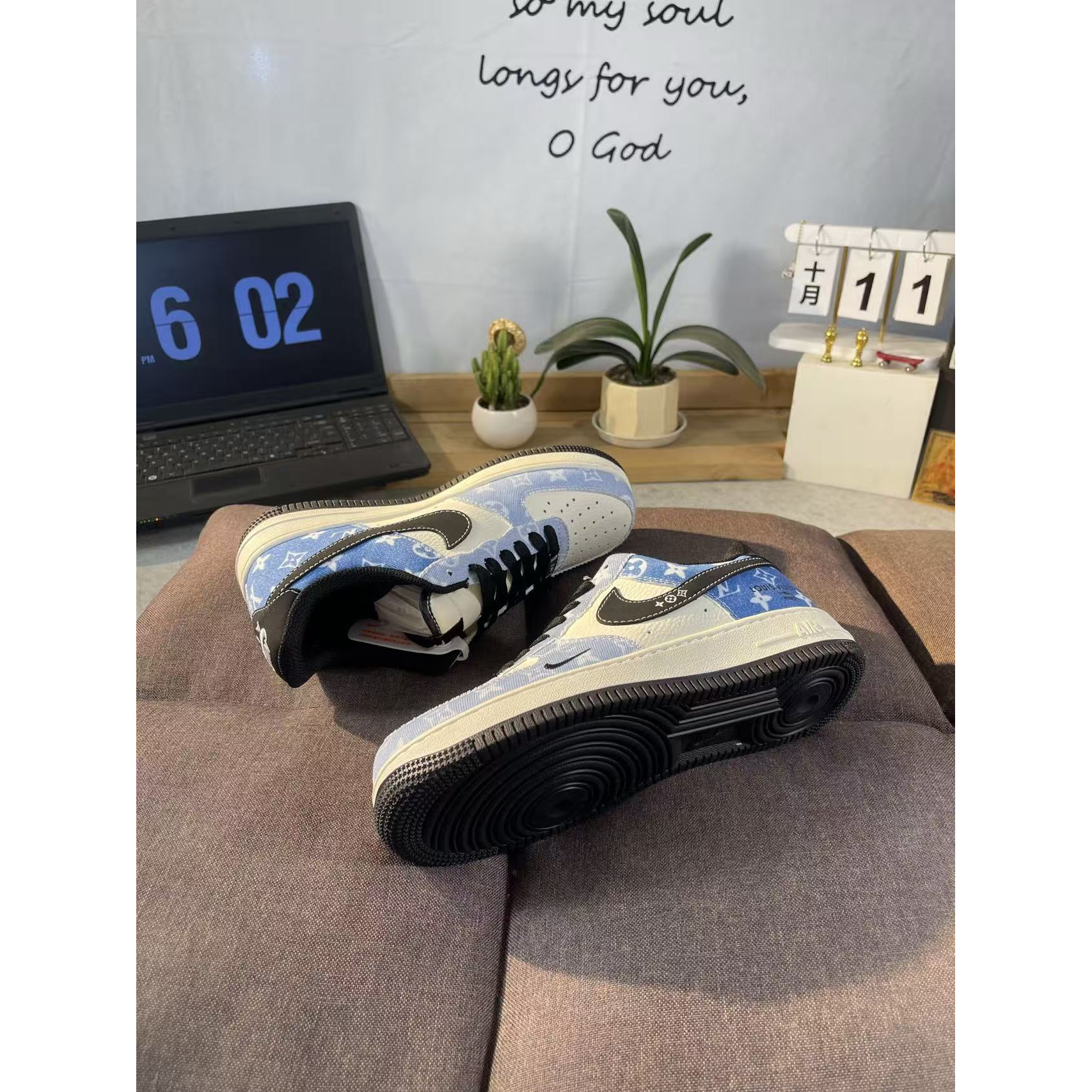 <p>Nike Air Force 1 x Louis Vuitton 联名定制款</p>