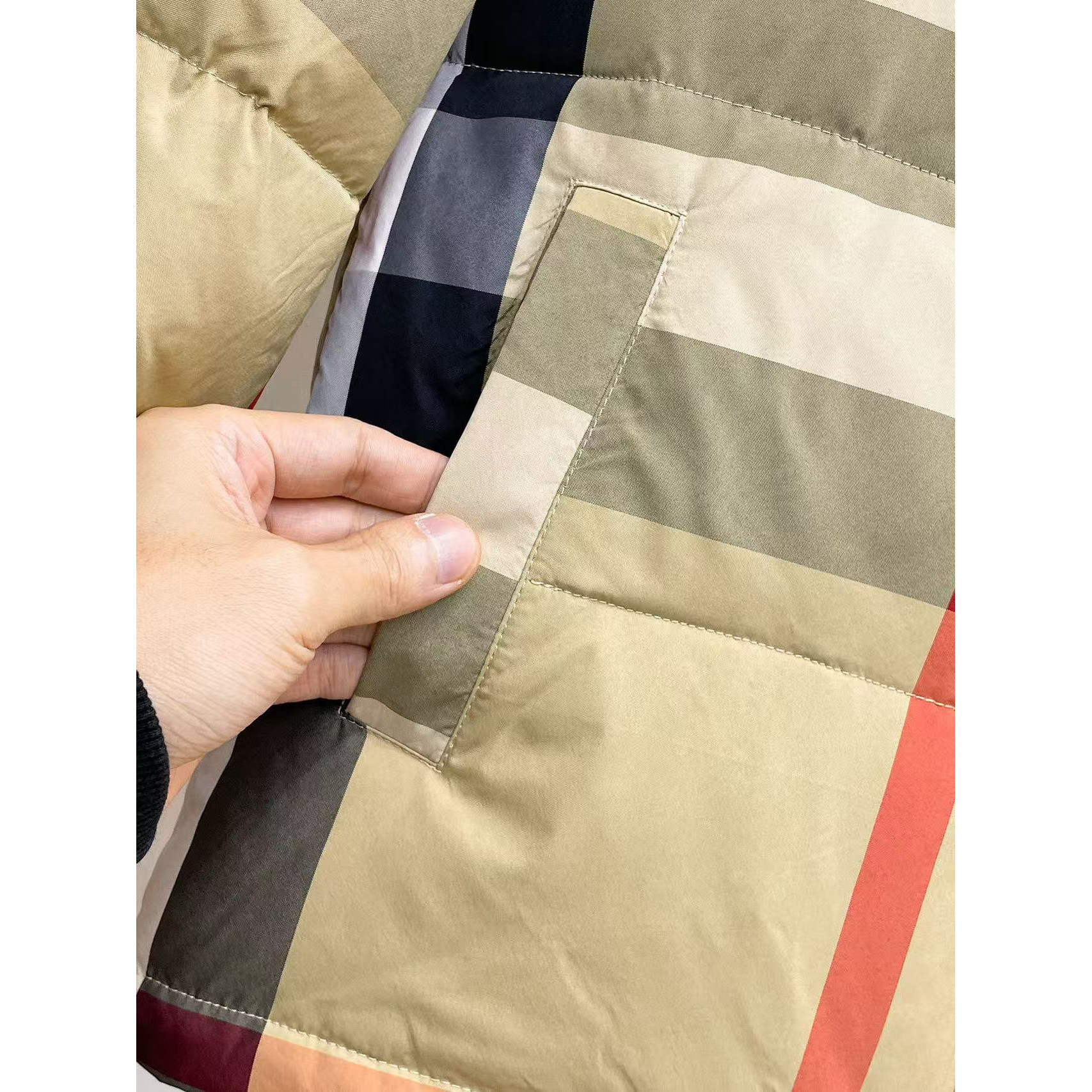 <p>BURBERRY 秋冬新款羽绒服(卡其)</p>