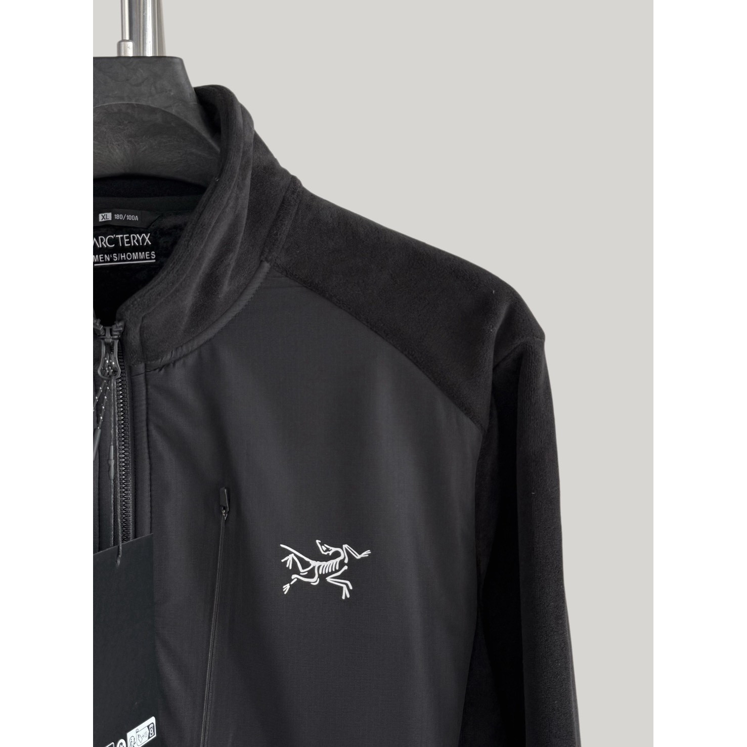 <p>Arc'teryx 手抓绒款外套(黑)</p>