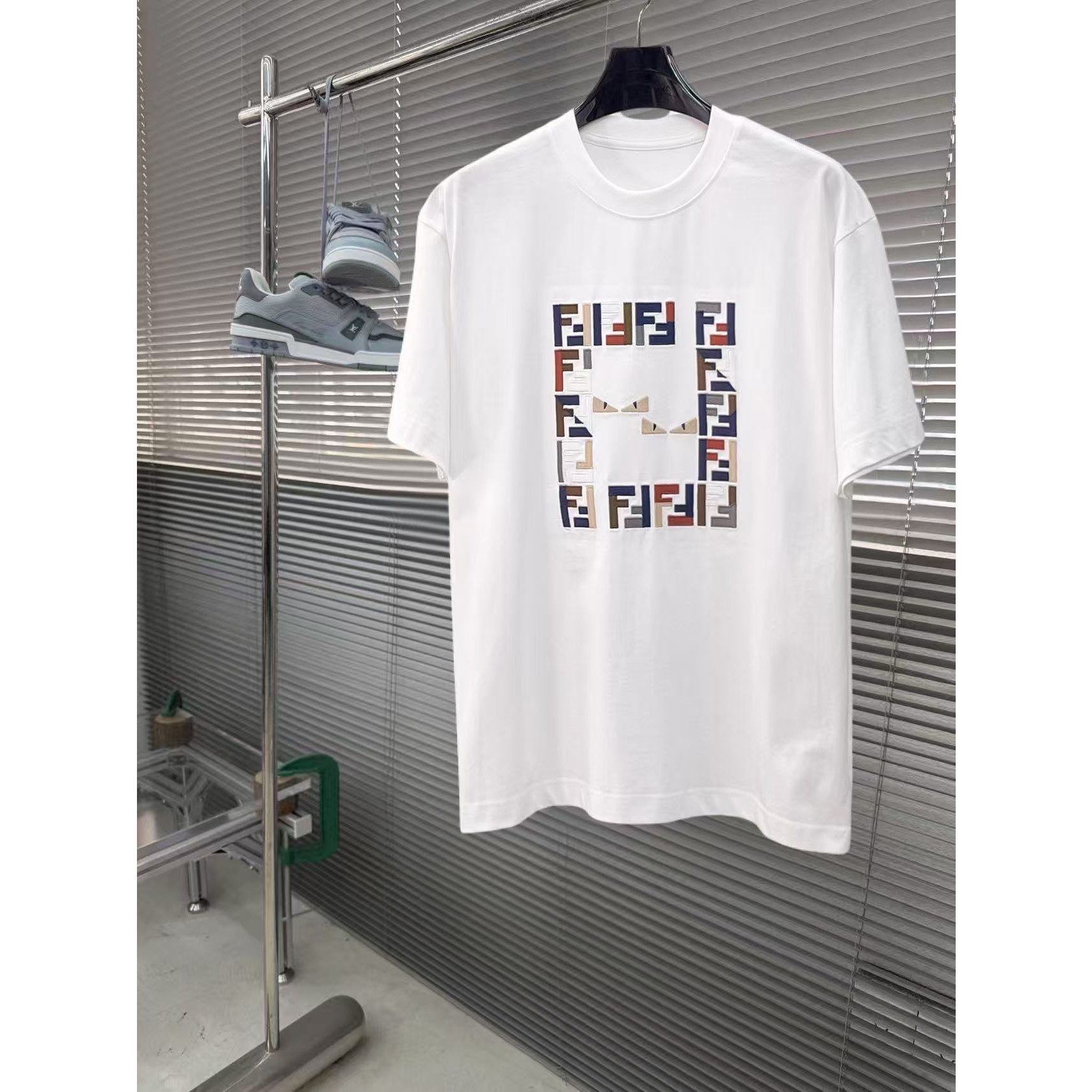 <p>FENDI 专柜新款短袖T恤(白)</p>