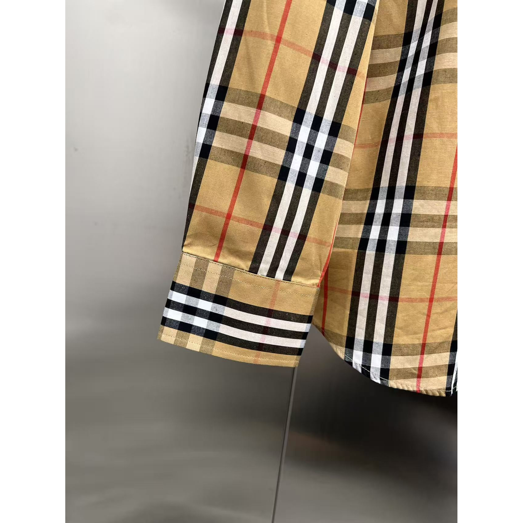 <p>Burberry 长袖衬衫(783235)</p>