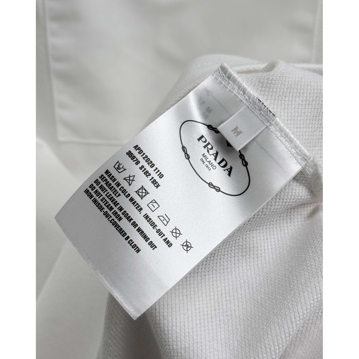 <p>PRADA&nbsp;短袖翻领polo衫(白)</p>