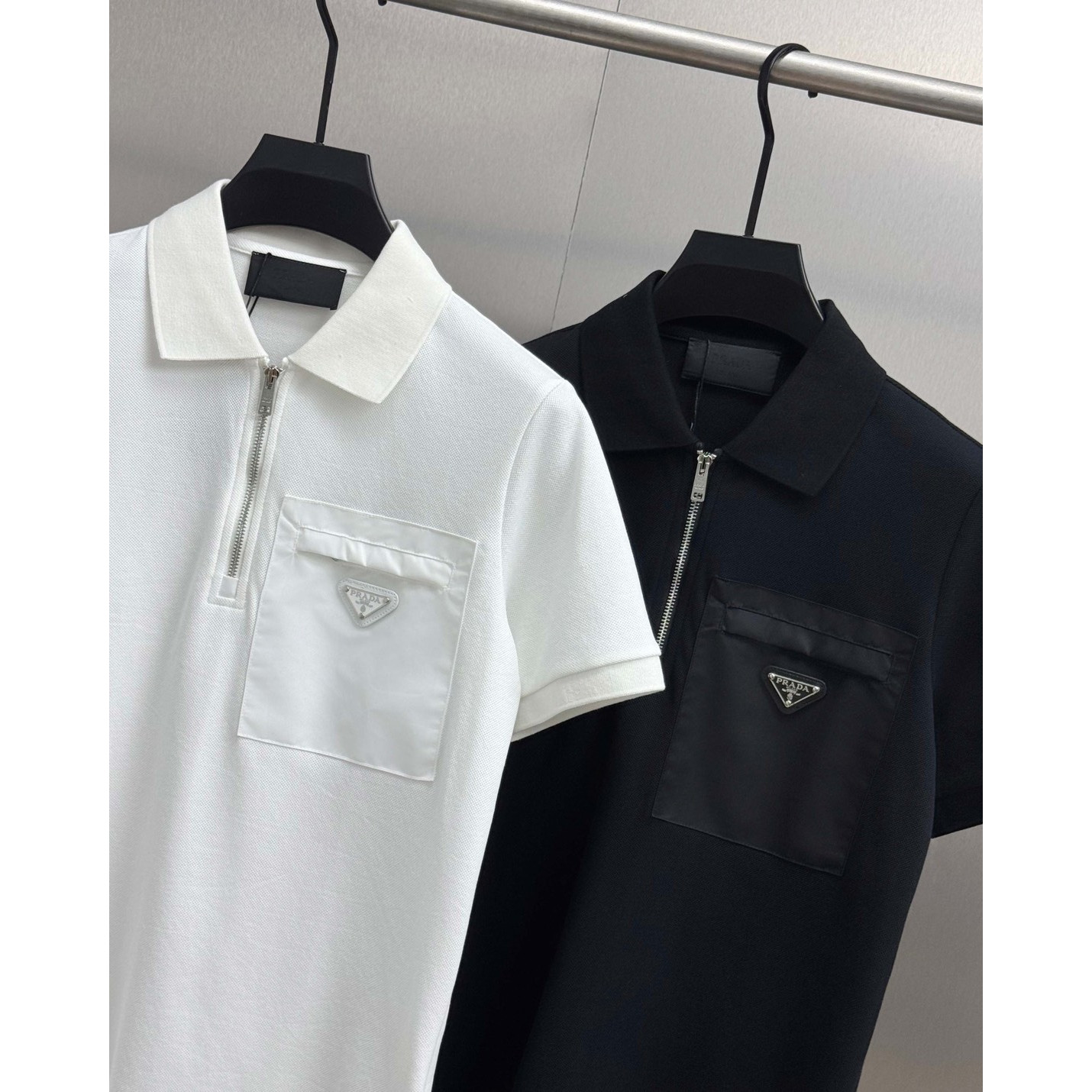 <p>PRADA&nbsp;短袖翻领polo衫(白)</p>