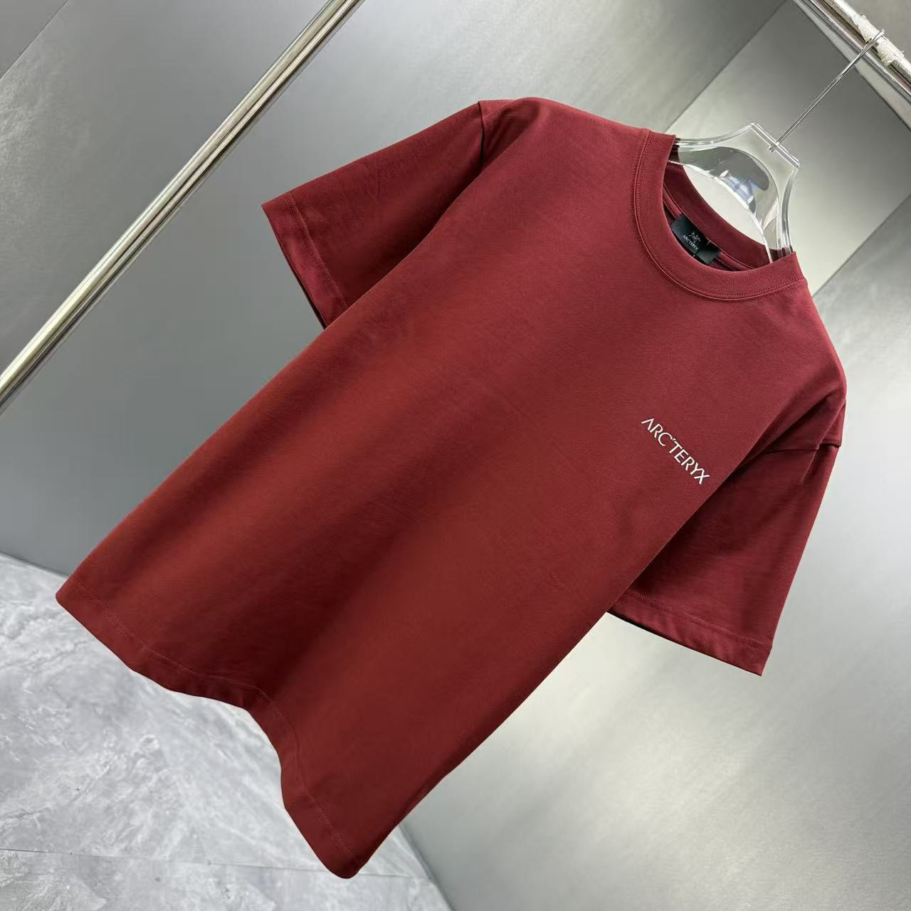 <p>Arc'teryx 短袖T恤(紅)</p>