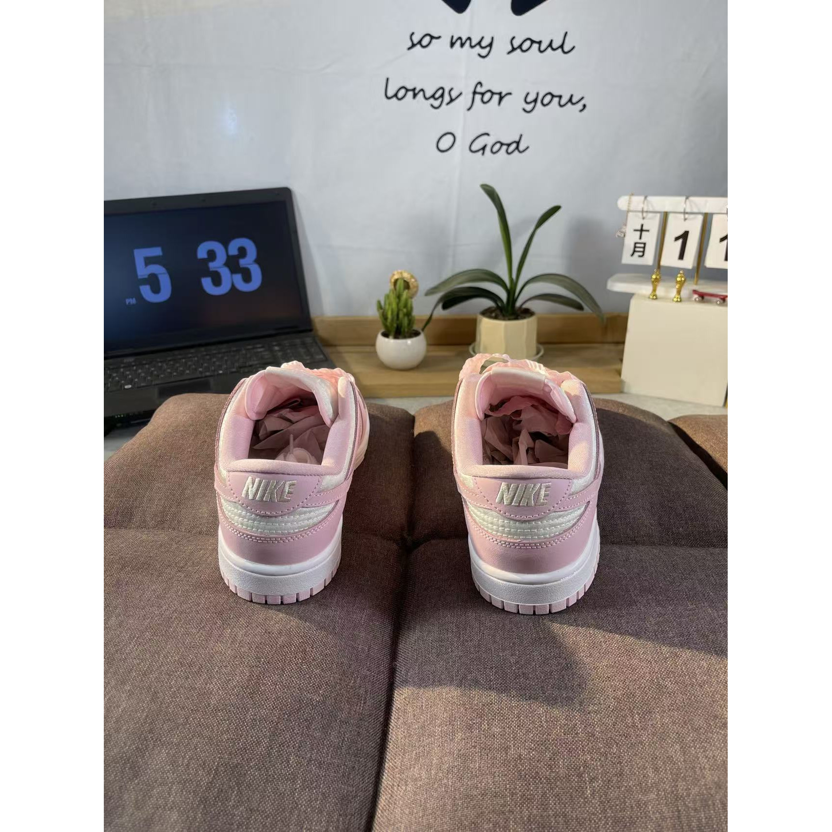 <p>WMNS NIKE DUNK LOW SE SFF(粉色)</p>