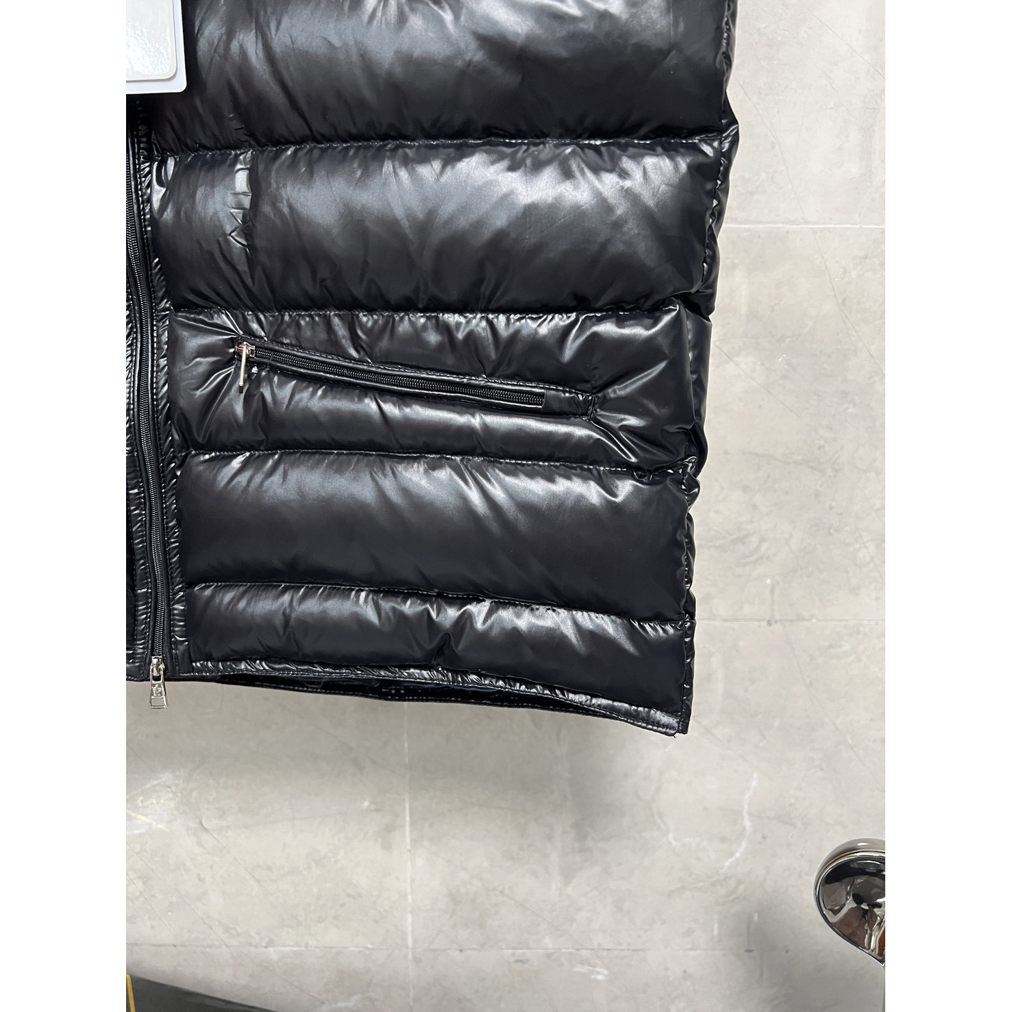 <p>Moncler 小立领羽绒马甲(黑)</p>