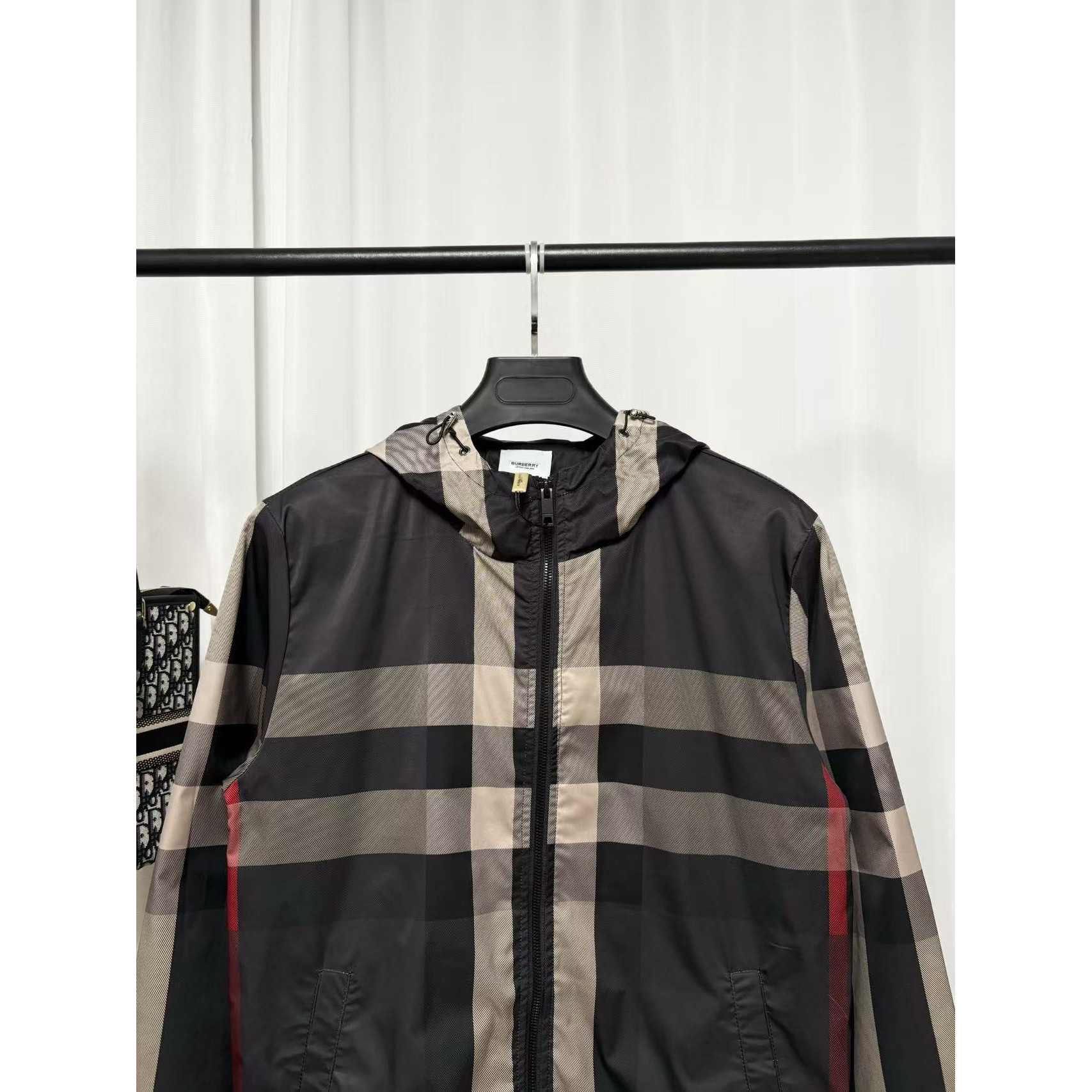 <p>Burberry 夹克外套(黑)</p>