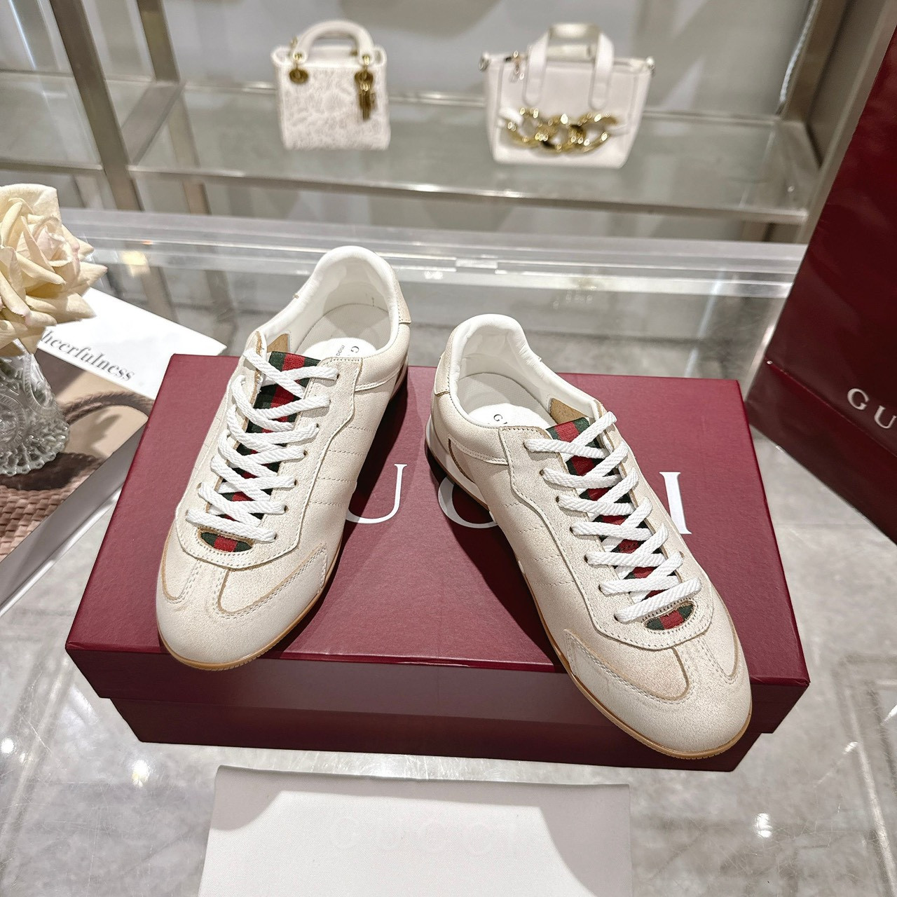 <p>GUCCI 德训鞋(男款-白)</p>
