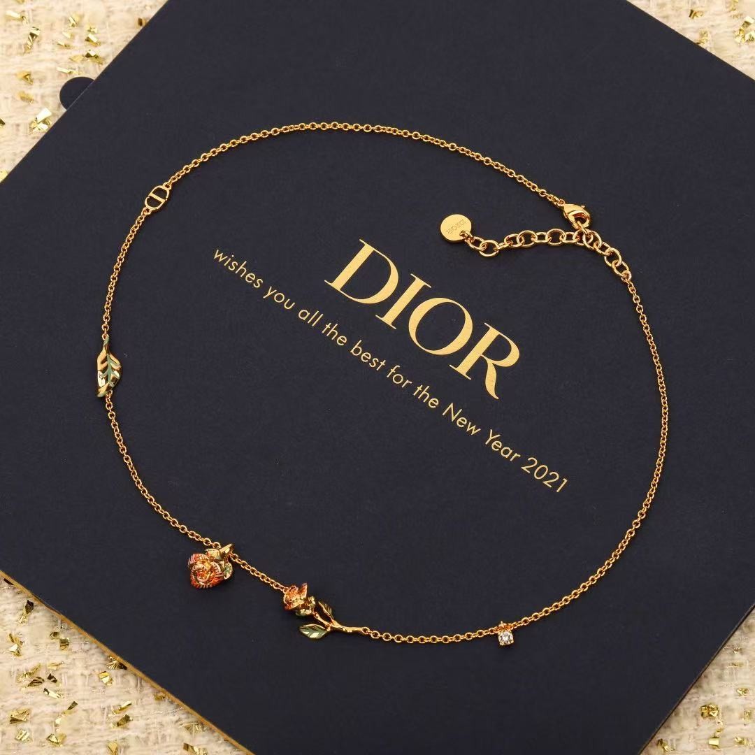 <p>DIOR&nbsp;r玫瑰花项链</p>