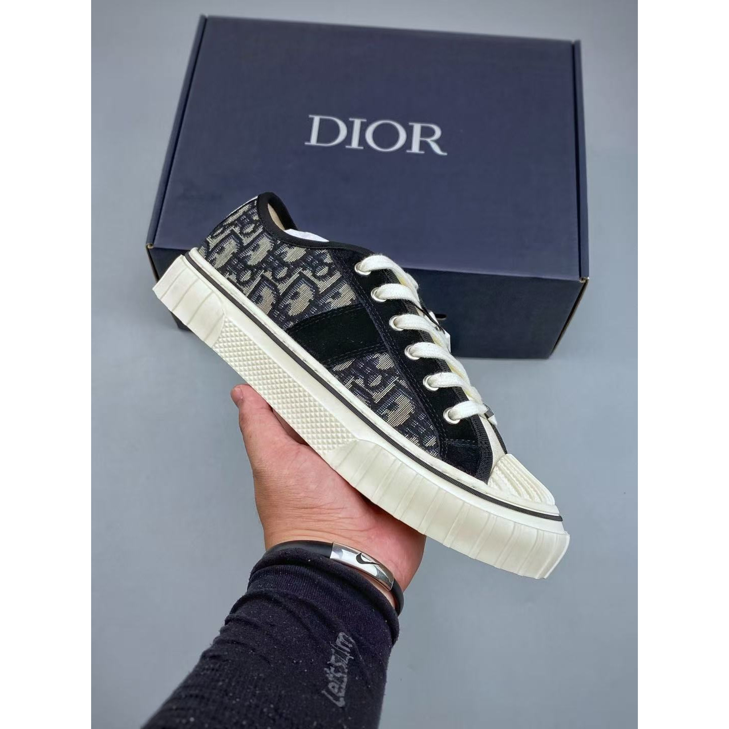 <p>DIOR Hooper 贝壳头帆布鞋()&nbsp;</p>