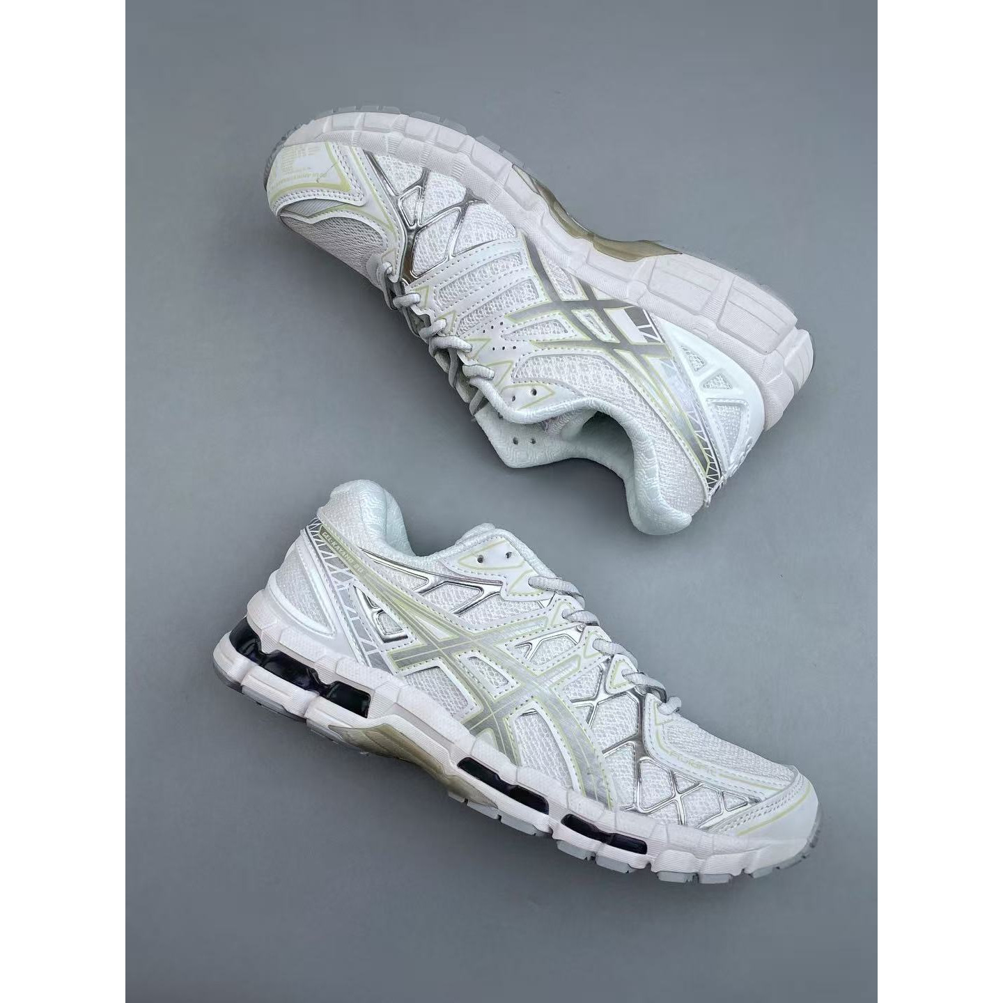 <p>Asics Gel-Kayano 20代 透气专业跑鞋(白)</p>