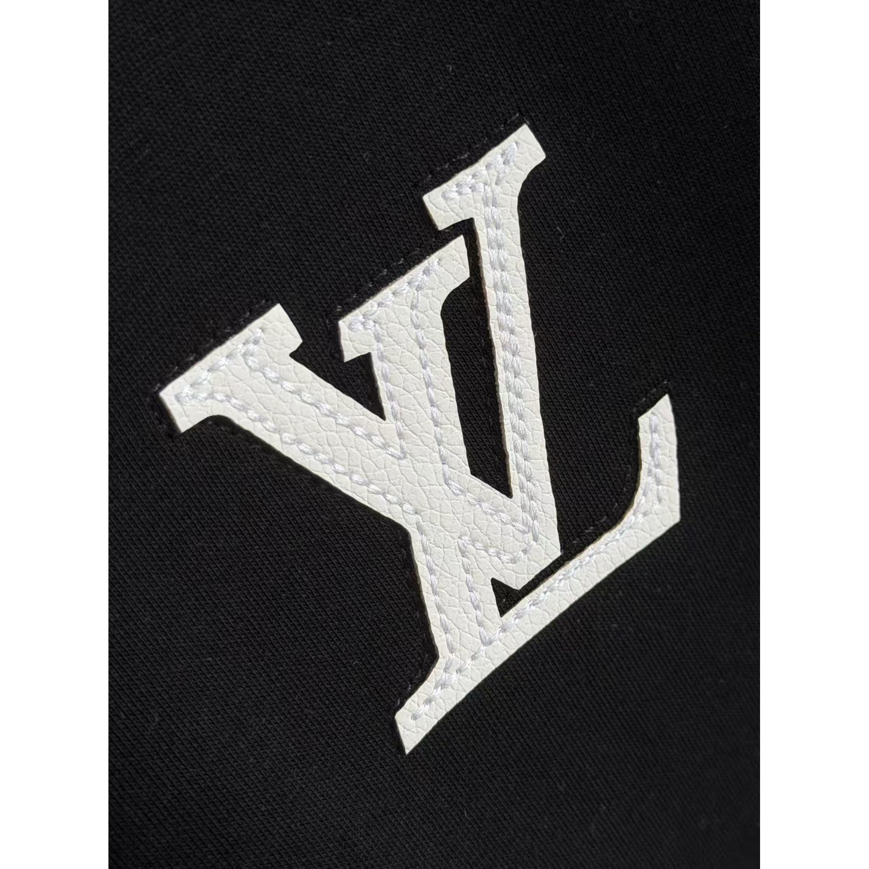 <p>LV 刺绣短袖T恤(黑)</p>