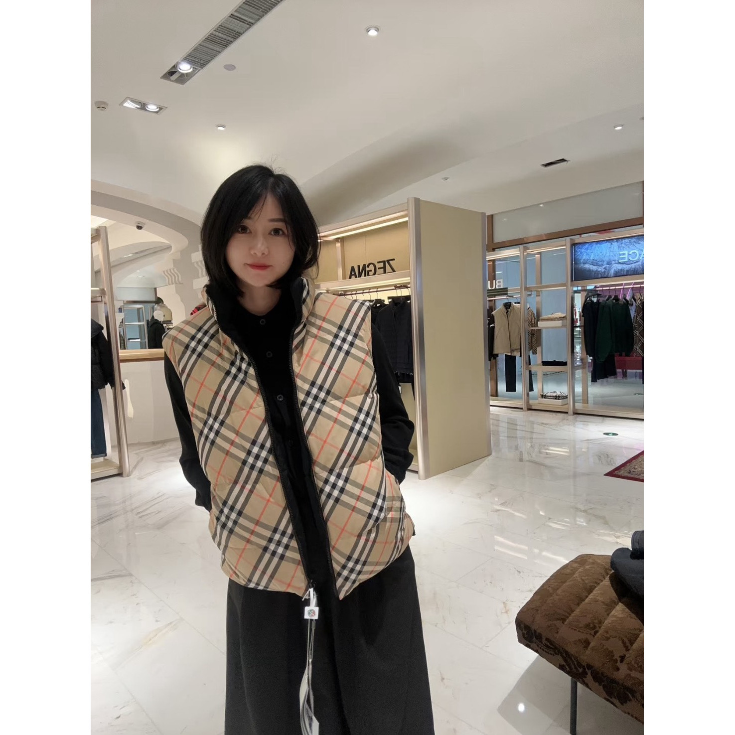 <p>BURBERRY 双面穿羽绒马甲</p>