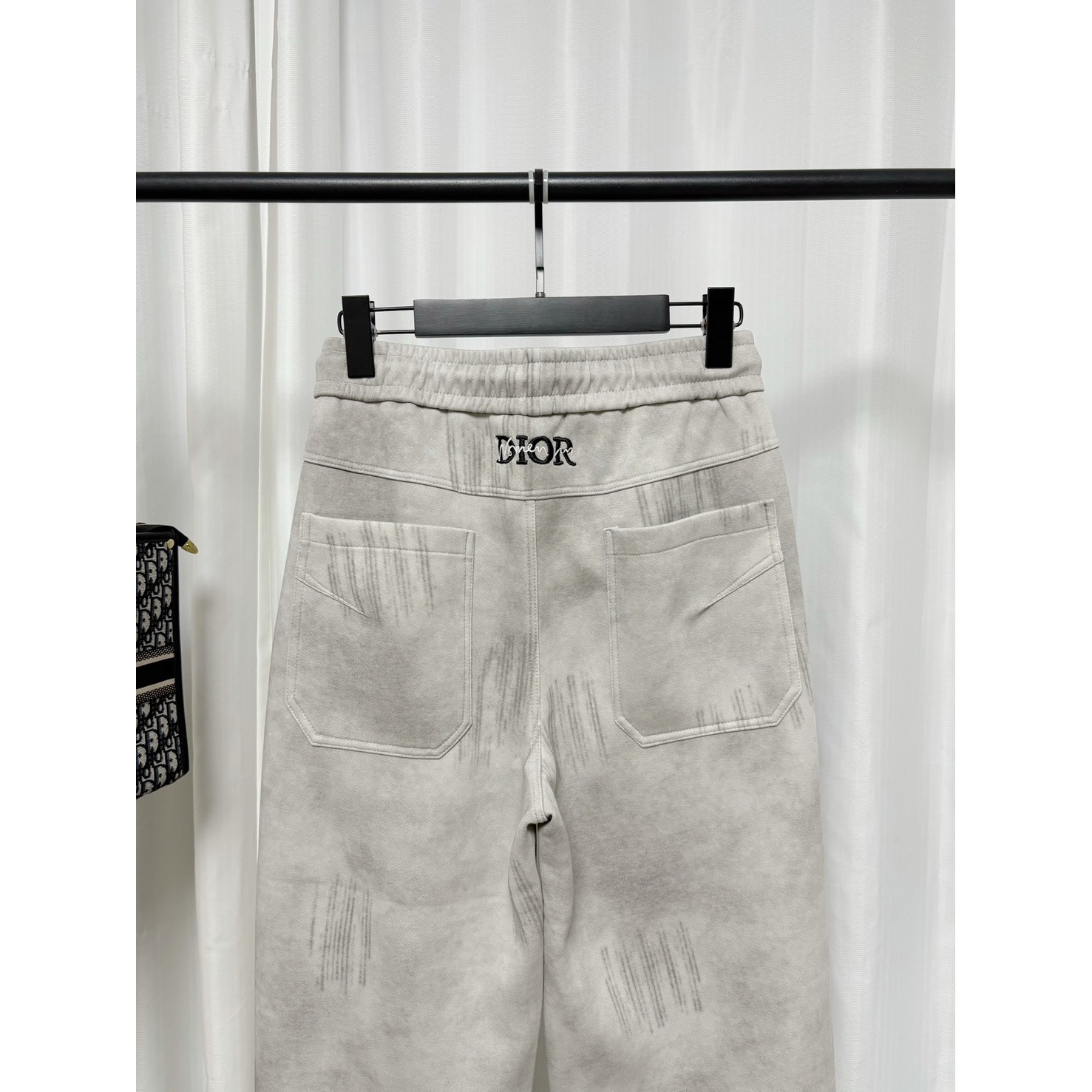 <p>Dior 休闲长裤(灰)</p>