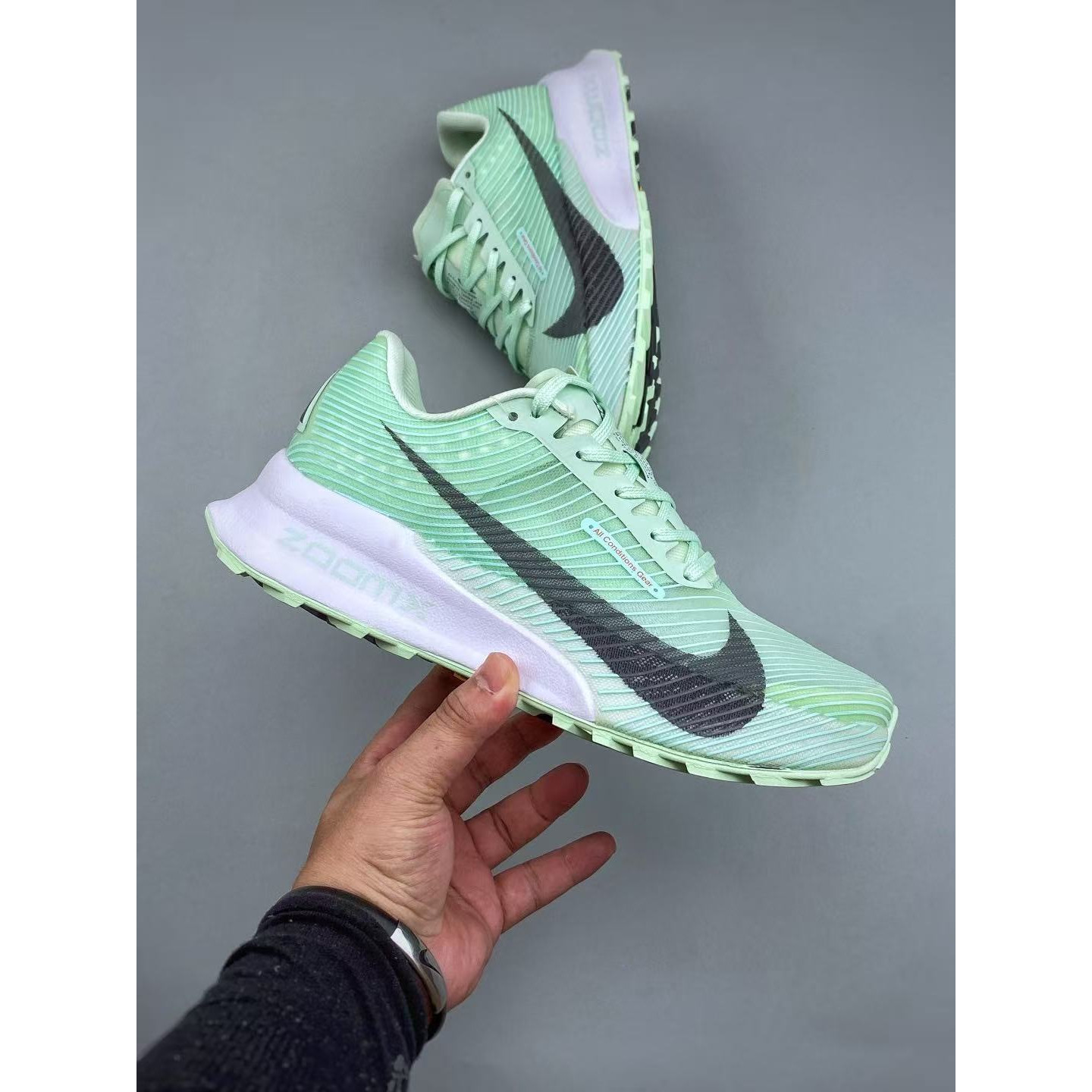 <p>Nike Zoomx ACG Ultrafly Trail&nbsp; 透气越野跑步鞋&nbsp;</p>