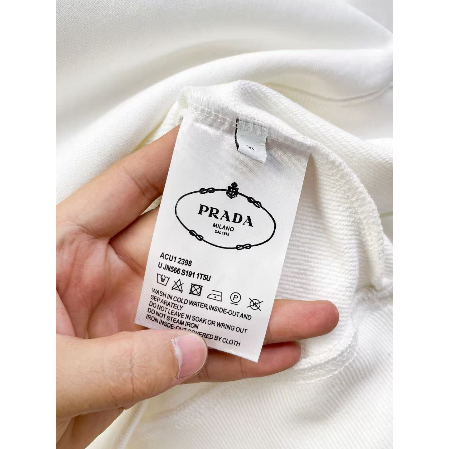<p>PRADA 圆领卫衣(白)</p>