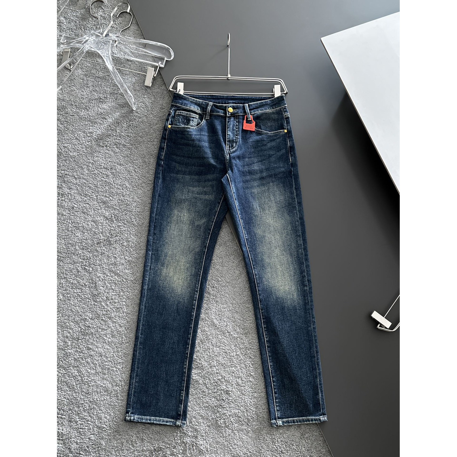 <p>Balenciaga 高品质牛仔裤</p>