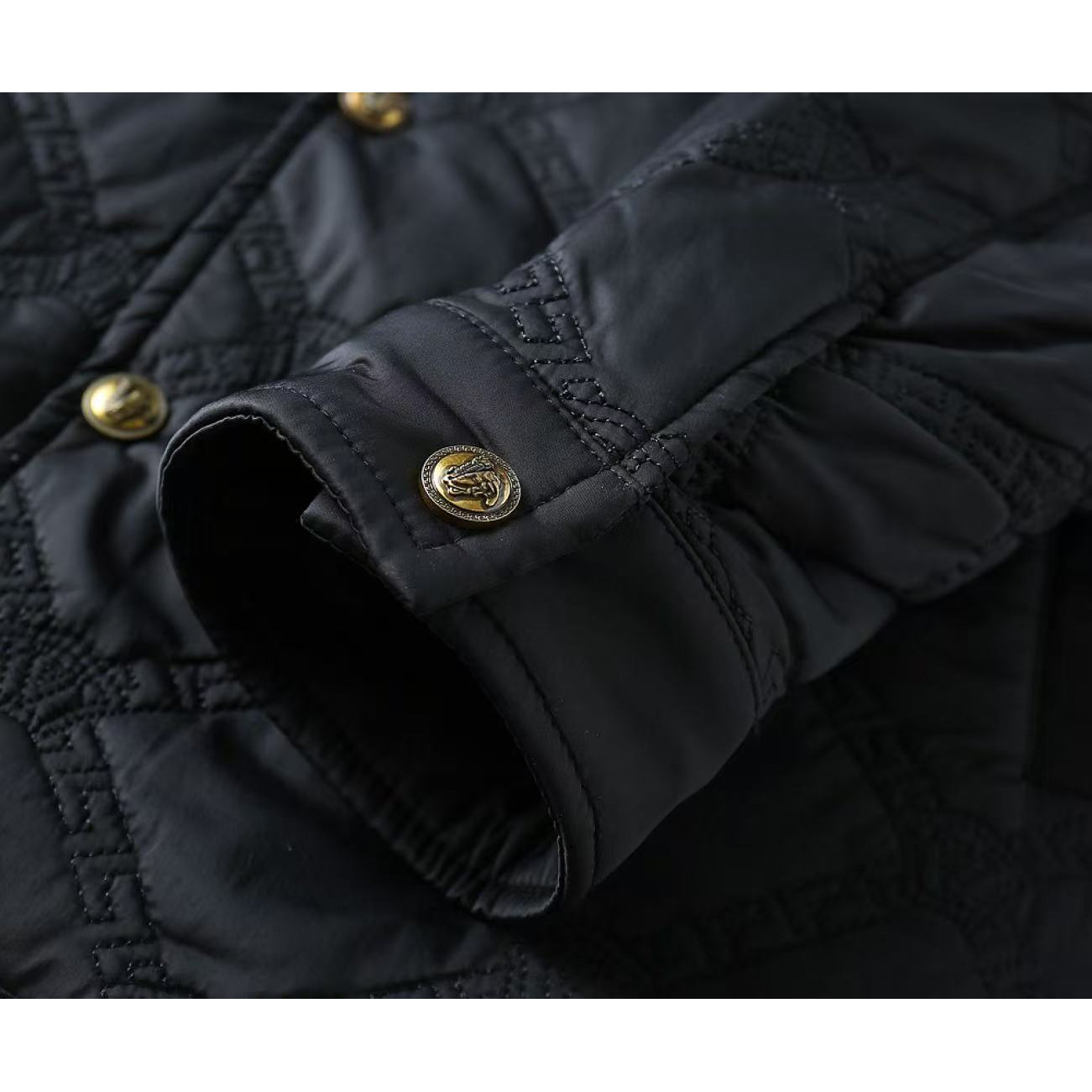 <p>LV 加厚棉服外套(黑)</p>