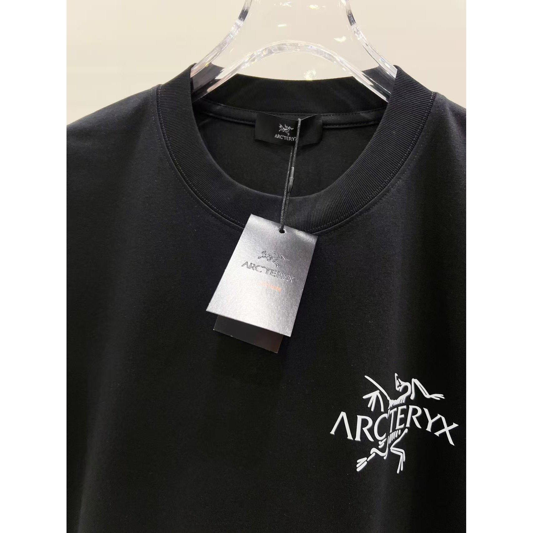 <p>Arc'teryx 短袖T恤(黑)&nbsp;</p>