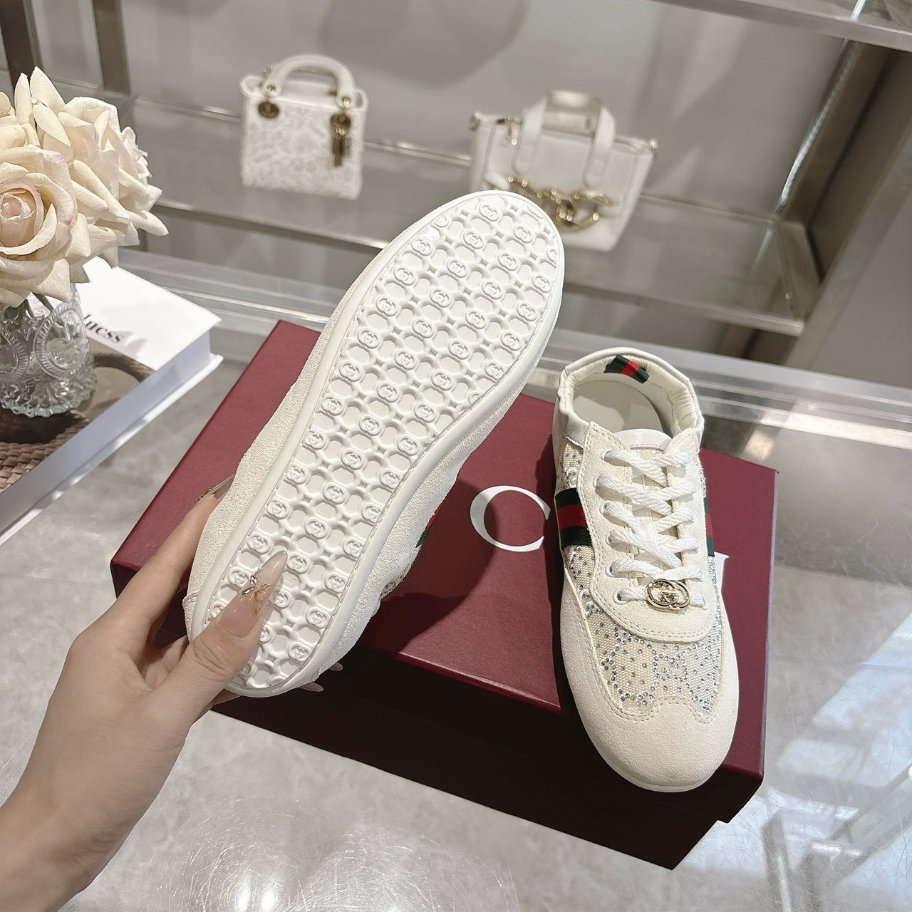 <p>GUCCI 水晶钻鞋(白)</p>