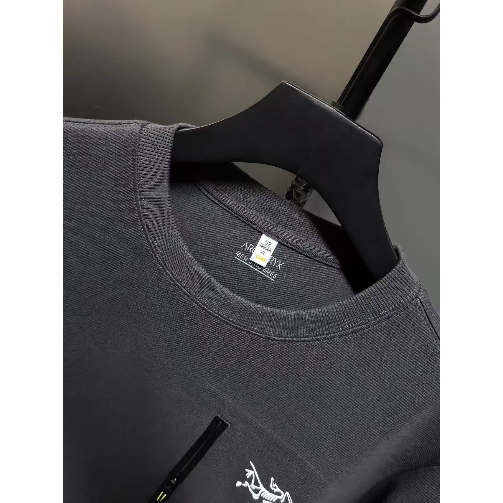 <p>Arc'teryx 新款卫衣(深灰)</p>